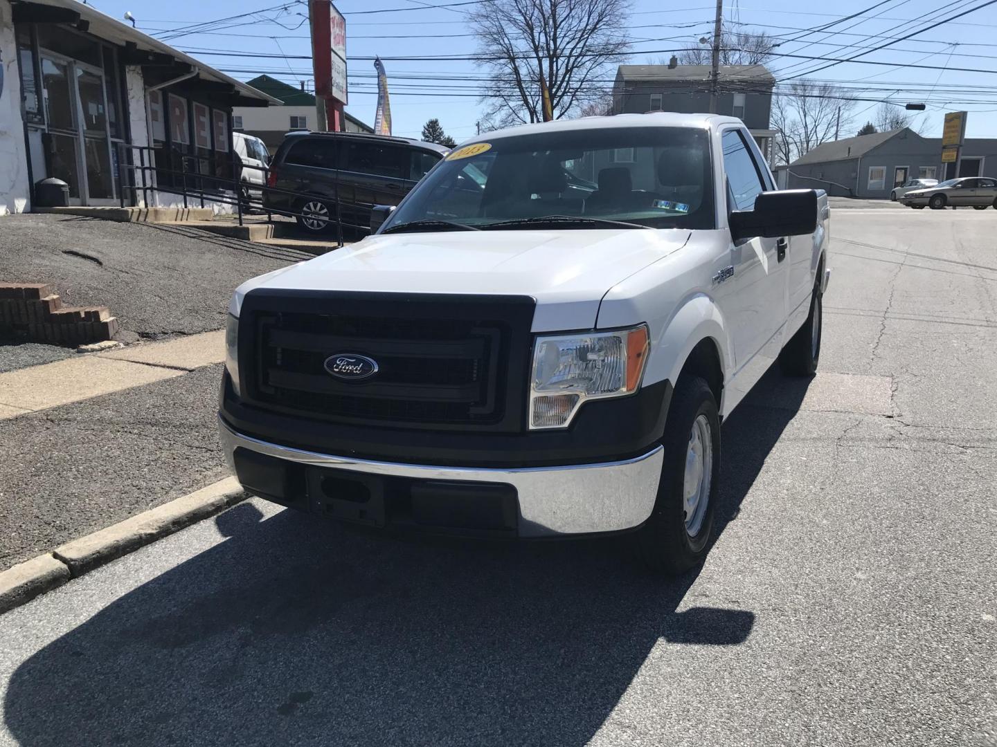 2013 White /Gray Ford F-150 XLT 8-ft. Bed 2WD (1FTMF1CMXDK) with an 3.7L V6 DOHC 24V engine, 6-Speed Automatic transmission, located at 577 Chester Pike, Prospect Park, PA, 19076, (610) 237-1015, 39.886154, -75.302338 - 2013 Ford F150: Only 129k miles, 8 Foot Long Bed, new PA inspection, bed liner, SUPER CLEAN, FLEET MAINTAINED! This vehicle comes inspected and has been given a bumper to bumper safety check. It is very clean, reliable, and well maintained. We offer a unique pay plan that is known for being the e - Photo#2