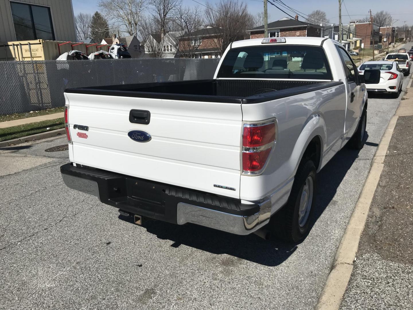 2013 White /Gray Ford F-150 XLT 8-ft. Bed 2WD (1FTMF1CMXDK) with an 3.7L V6 DOHC 24V engine, 6-Speed Automatic transmission, located at 577 Chester Pike, Prospect Park, PA, 19076, (610) 237-1015, 39.886154, -75.302338 - 2013 Ford F150: Only 129k miles, 8 Foot Long Bed, new PA inspection, bed liner, SUPER CLEAN, FLEET MAINTAINED! This vehicle comes inspected and has been given a bumper to bumper safety check. It is very clean, reliable, and well maintained. We offer a unique pay plan that is known for being the e - Photo#4