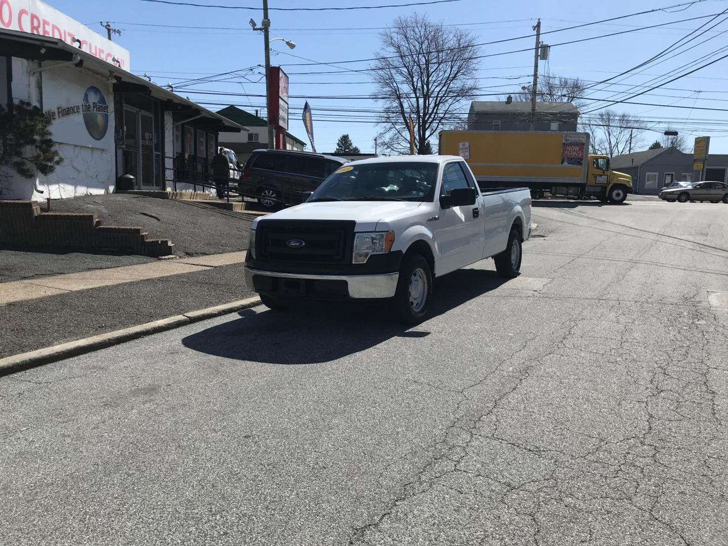 2013 White /Gray Ford F-150 XLT 8-ft. Bed 2WD (1FTMF1CMXDK) with an 3.7L V6 DOHC 24V engine, 6-Speed Automatic transmission, located at 577 Chester Pike, Prospect Park, PA, 19076, (610) 237-1015, 39.886154, -75.302338 - 2013 Ford F150: Only 129k miles, 8 Foot Long Bed, new PA inspection, bed liner, SUPER CLEAN, FLEET MAINTAINED! This vehicle comes inspected and has been given a bumper to bumper safety check. It is very clean, reliable, and well maintained. We offer a unique pay plan that is known for being the e - Photo#1