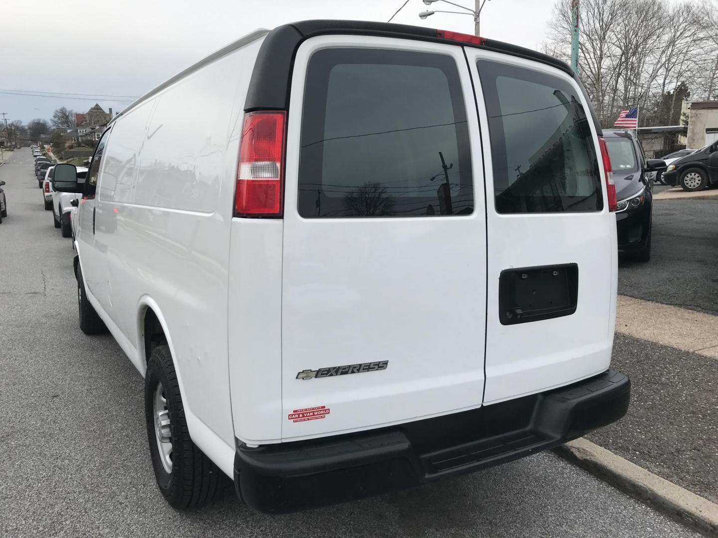 2020 White /Gray Chevrolet Express 2500 Cargo (1GCWGAFG0L1) with an 6.0L V8 OHV 16V FFV engine, 6A transmission, located at 577 Chester Pike, Prospect Park, PA, 19076, (610) 237-1015, 39.886154, -75.302338 - 2020 Chevrolet Express 2500: Backup camera, new PA inspection, SUPER CLEAN, FLEET MAINTAINED! This vehicle comes inspected and has been given a bumper to bumper safety check. It is very clean, reliable, and well maintained. We offer a unique pay plan that is known for being the easiest and fastes - Photo#5