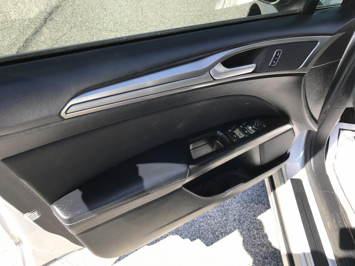 2017 Silver /Gray Ford Fusion SE (3FA6P0H75HR) with an 2.5L L4 DOHC 16V engine, 6A transmission, located at 577 Chester Pike, Prospect Park, PA, 19076, (610) 237-1015, 39.886154, -75.302338 - 2017 Ford Fusion SE: Backup camera, new PA inspection, great on gas, runs LIKE NEW! This vehicle comes inspected and has been given a bumper to bumper safety check. It is very clean, reliable, and well maintained. We offer a unique pay plan that is known for being the easiest and fastest financin - Photo#8