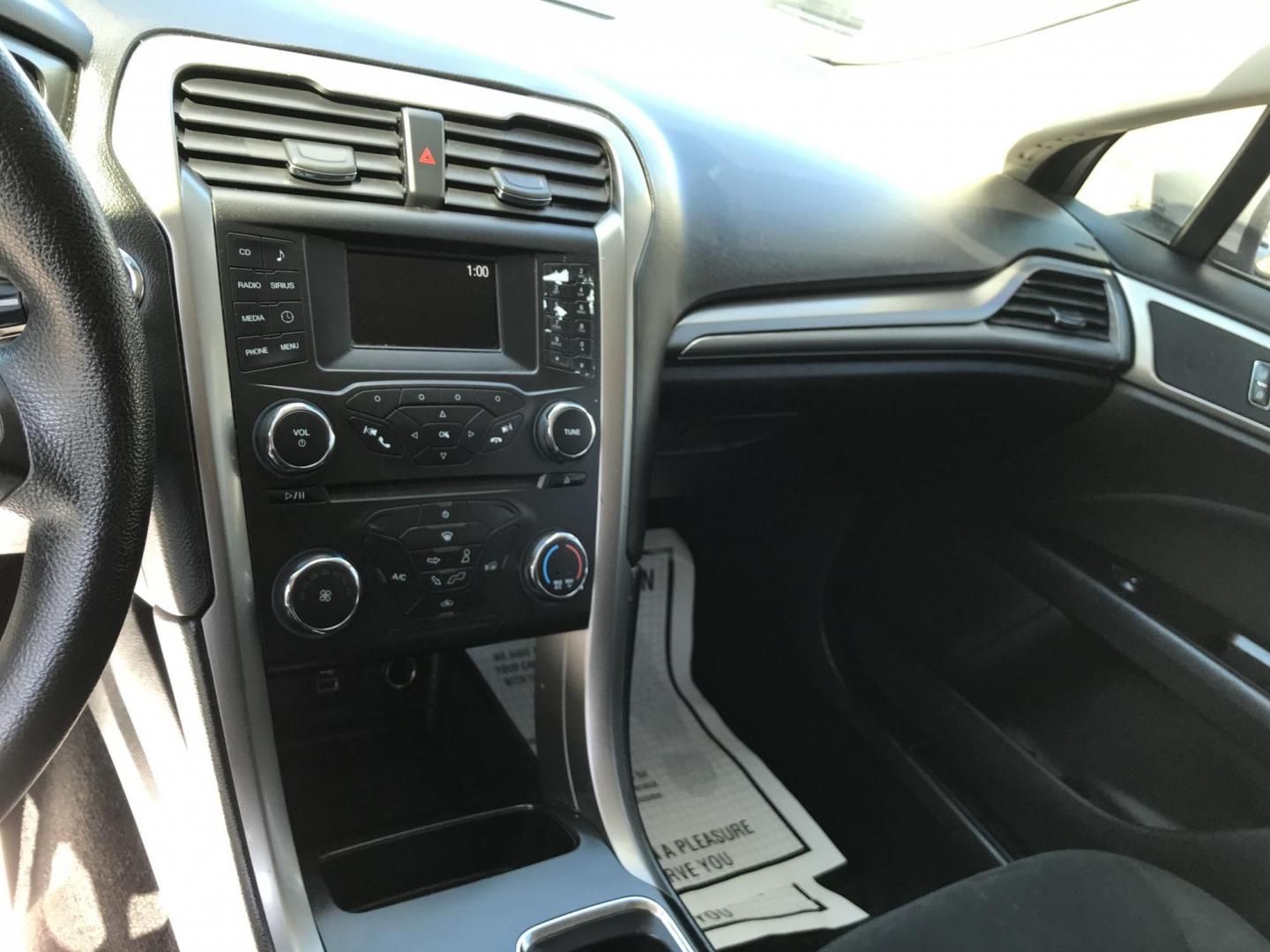 2017 Silver /Gray Ford Fusion SE (3FA6P0H75HR) with an 2.5L L4 DOHC 16V engine, 6A transmission, located at 577 Chester Pike, Prospect Park, PA, 19076, (610) 237-1015, 39.886154, -75.302338 - 2017 Ford Fusion SE: Backup camera, new PA inspection, great on gas, runs LIKE NEW! This vehicle comes inspected and has been given a bumper to bumper safety check. It is very clean, reliable, and well maintained. We offer a unique pay plan that is known for being the easiest and fastest financin - Photo#12