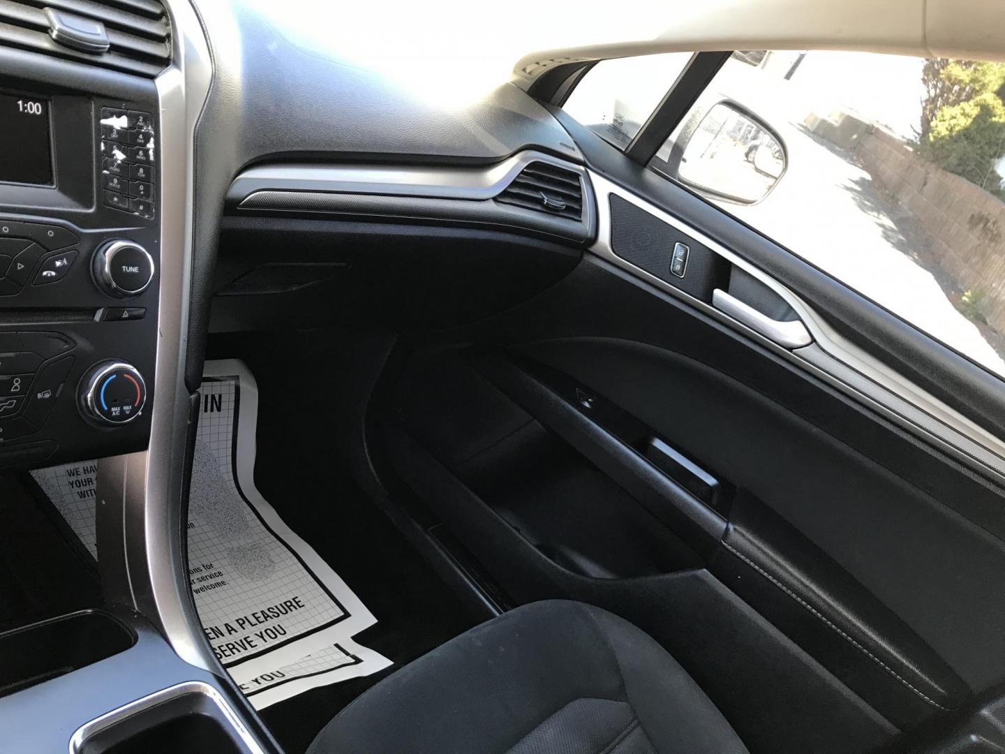 2017 Silver /Gray Ford Fusion SE (3FA6P0H75HR) with an 2.5L L4 DOHC 16V engine, 6A transmission, located at 577 Chester Pike, Prospect Park, PA, 19076, (610) 237-1015, 39.886154, -75.302338 - 2017 Ford Fusion SE: Backup camera, new PA inspection, great on gas, runs LIKE NEW! This vehicle comes inspected and has been given a bumper to bumper safety check. It is very clean, reliable, and well maintained. We offer a unique pay plan that is known for being the easiest and fastest financin - Photo#14