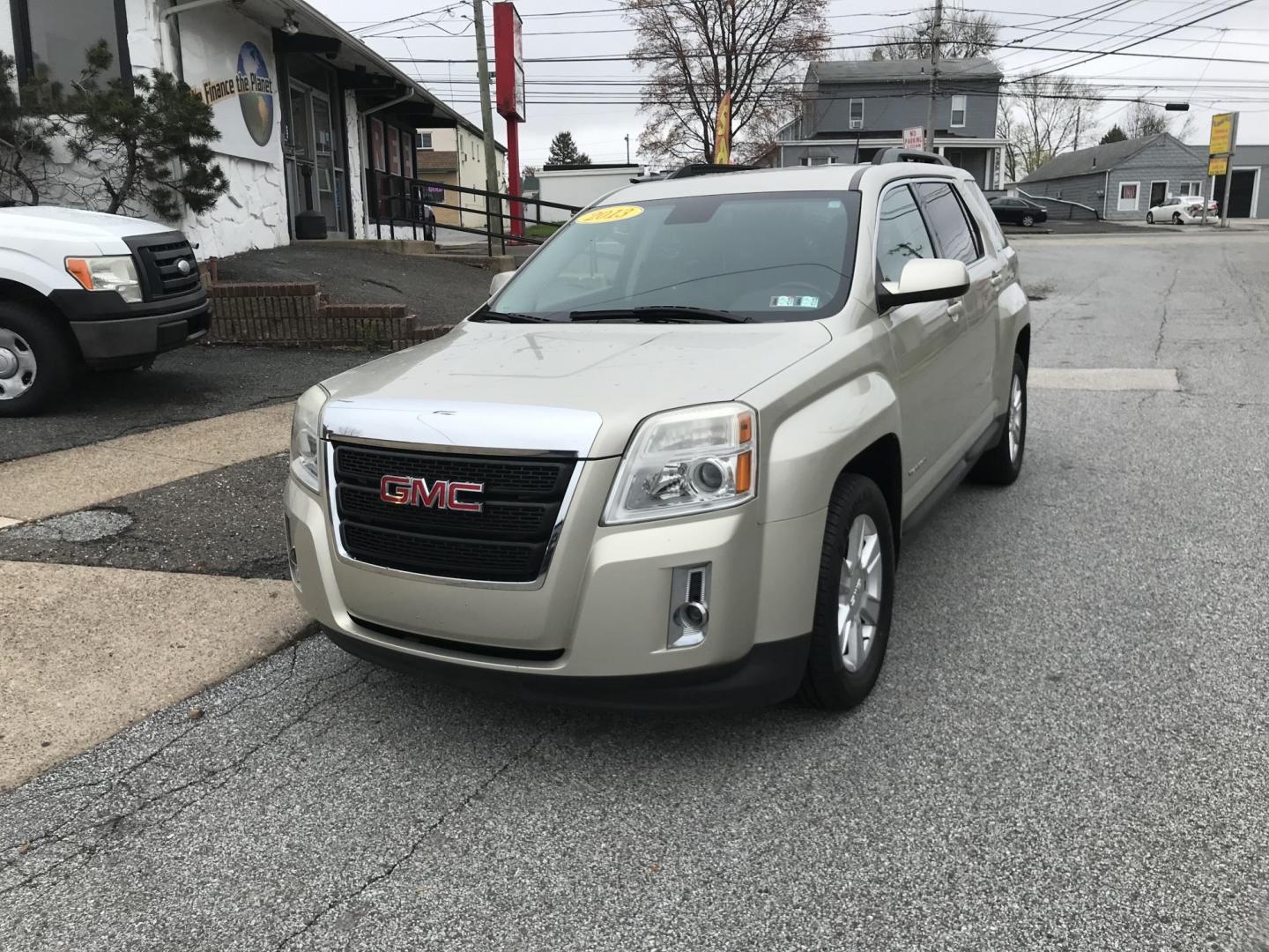 2013 Gold /Black GMC Terrain SLT1 (2GKALUEKXD6) with an 2.4L L4 DOHC 16V FFV engine, 6-Speed Automatic transmission, located at 577 Chester Pike, Prospect Park, PA, 19076, (610) 237-1015, 39.886154, -75.302338 - 2013 GMC Terrain SLT: Only 116k miles, backup camera, new PA inspection, great on gas, SUPER CLEAN, runs LIKE NEW! This vehicle comes inspected and has been given a bumper to bumper safety check. It is very clean, reliable, and well maintained. We offer a unique pay plan that is known for being t - Photo#2