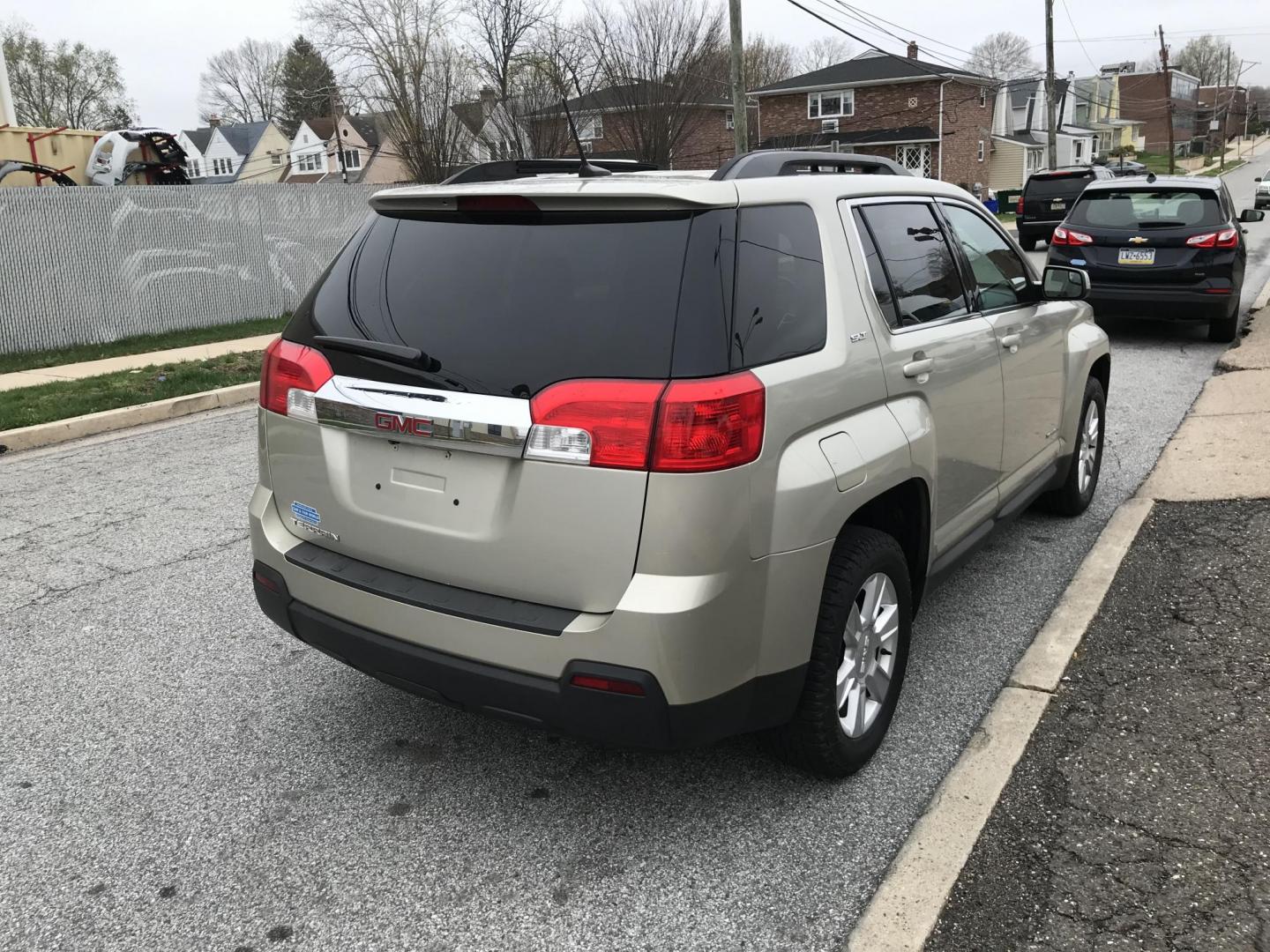 2013 Gold /Black GMC Terrain SLT1 (2GKALUEKXD6) with an 2.4L L4 DOHC 16V FFV engine, 6-Speed Automatic transmission, located at 577 Chester Pike, Prospect Park, PA, 19076, (610) 237-1015, 39.886154, -75.302338 - 2013 GMC Terrain SLT: Only 116k miles, backup camera, new PA inspection, great on gas, SUPER CLEAN, runs LIKE NEW! This vehicle comes inspected and has been given a bumper to bumper safety check. It is very clean, reliable, and well maintained. We offer a unique pay plan that is known for being t - Photo#4