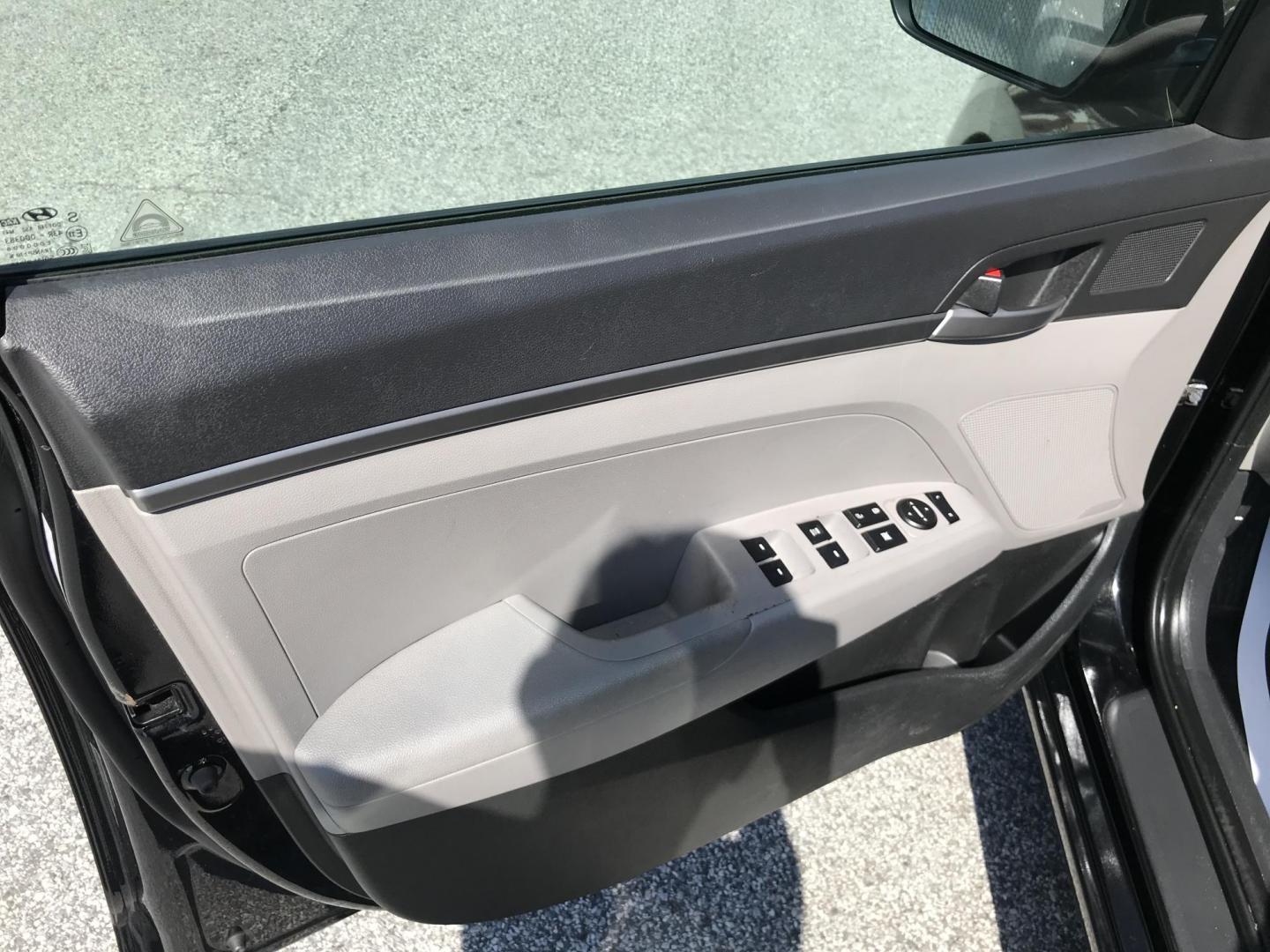 2017 Black /Gray Hyundai Elantra SE 6AT (KMHD74LF6HU) with an 1.8L L4 DOHC 16V engine, 6A transmission, located at 577 Chester Pike, Prospect Park, PA, 19076, (610) 237-1015, 39.886154, -75.302338 - 2017 Hyundai Elantra: Only 95k miles, great on gas, new PA inspection, SUPER CLEAN, runs LIKE NEW! This vehicle comes inspected and has been given a bumper to bumper safety check. It is very clean, reliable, and well maintained. We offer a unique pay plan that is known for being the easiest and f - Photo#8