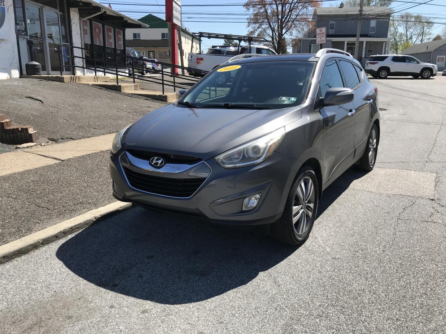2015 Gray /Black Hyundai Tucson GLS AWD (KM8JUCAG7FU) with an 2.4L L4 DOHC 16V engine, 6-Speed Automatic transmission, located at 577 Chester Pike, Prospect Park, PA, 19076, (610) 237-1015, 39.886154, -75.302338 - 2017 Hyundai Tucson GLS AWD: Dual sunroofs, navigation system, backup camera, AWD, new PA inspection, SUPER CLEAN, runs LIKE NEW! This vehicle comes inspected and has been given a bumper to bumper safety check. It is very clean, reliable, and well maintained. We offer a unique pay plan that is kn - Photo#2