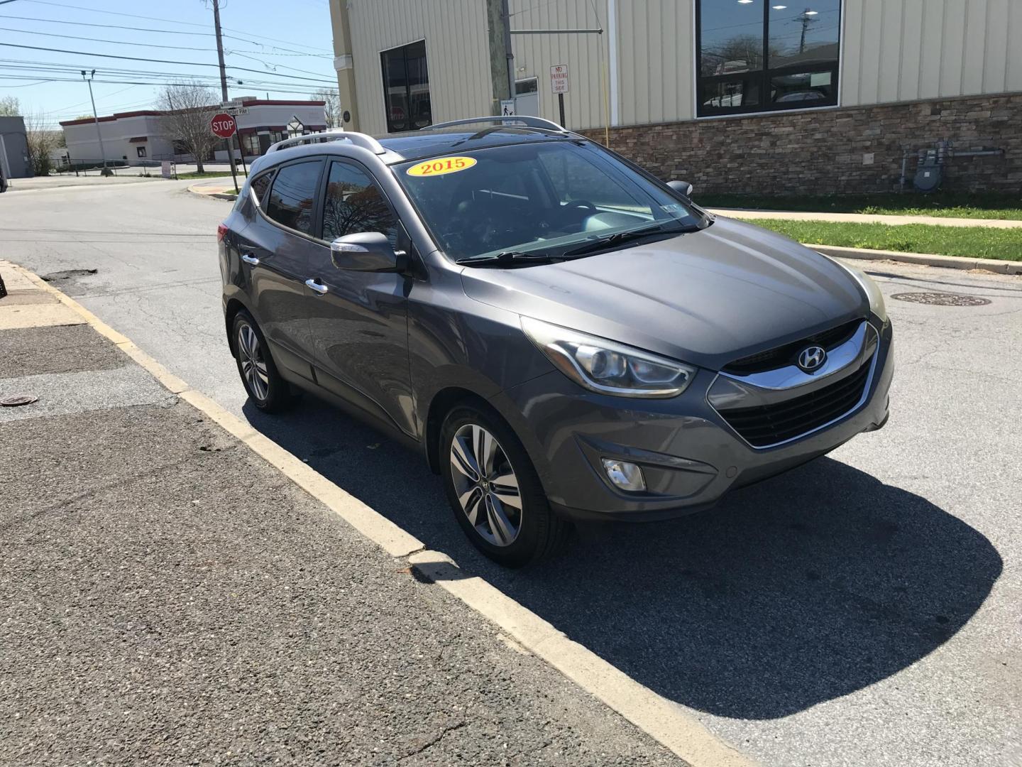 2015 Gray /Black Hyundai Tucson GLS AWD (KM8JUCAG7FU) with an 2.4L L4 DOHC 16V engine, 6-Speed Automatic transmission, located at 577 Chester Pike, Prospect Park, PA, 19076, (610) 237-1015, 39.886154, -75.302338 - 2017 Hyundai Tucson GLS AWD: Dual sunroofs, navigation system, backup camera, AWD, new PA inspection, SUPER CLEAN, runs LIKE NEW! This vehicle comes inspected and has been given a bumper to bumper safety check. It is very clean, reliable, and well maintained. We offer a unique pay plan that is kn - Photo#3