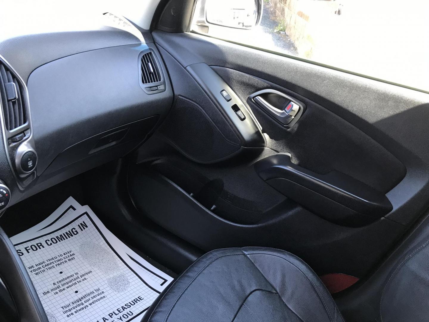 2015 Gray /Black Hyundai Tucson GLS AWD (KM8JUCAG7FU) with an 2.4L L4 DOHC 16V engine, 6-Speed Automatic transmission, located at 577 Chester Pike, Prospect Park, PA, 19076, (610) 237-1015, 39.886154, -75.302338 - 2017 Hyundai Tucson GLS AWD: Dual sunroofs, navigation system, backup camera, AWD, new PA inspection, SUPER CLEAN, runs LIKE NEW! This vehicle comes inspected and has been given a bumper to bumper safety check. It is very clean, reliable, and well maintained. We offer a unique pay plan that is kn - Photo#17