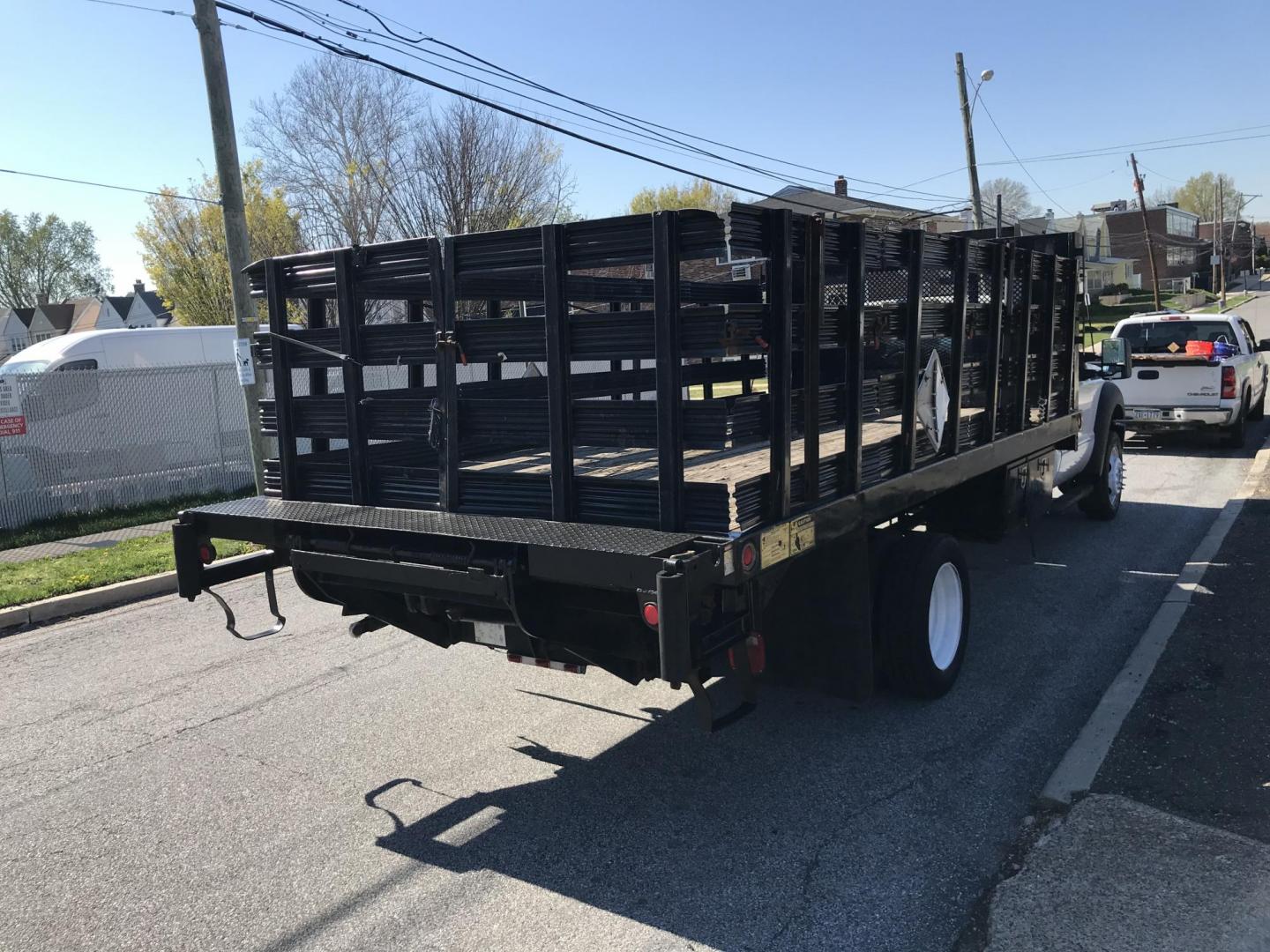 2011 White /Gray Ford F-450 SD Regular Cab DRW 2WD (1FDUF4GY7BE) with an 6.8L V10 SOHC 30V engine, Automatic transmission, located at 577 Chester Pike, Prospect Park, PA, 19076, (610) 237-1015, 39.886154, -75.302338 - 2011 Ford F450: Stake body bed, 8 feet wide 17 feet long cargo area, dually, power lift gate, SUPER CLEAN, runs LIKE NEW! - Photo#2