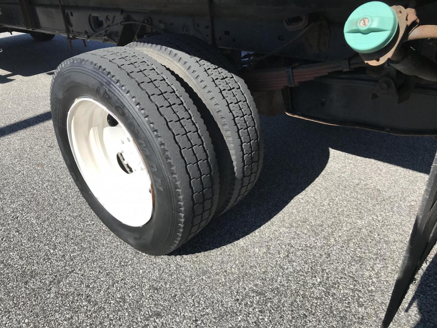 2011 White /Gray Ford F-450 SD Regular Cab DRW 2WD (1FDUF4GY7BE) with an 6.8L V10 SOHC 30V engine, Automatic transmission, located at 577 Chester Pike, Prospect Park, PA, 19076, (610) 237-1015, 39.886154, -75.302338 - 2011 Ford F450: Stake body bed, 8 feet wide 17 feet long cargo area, dually, power lift gate, SUPER CLEAN, runs LIKE NEW! - Photo#4