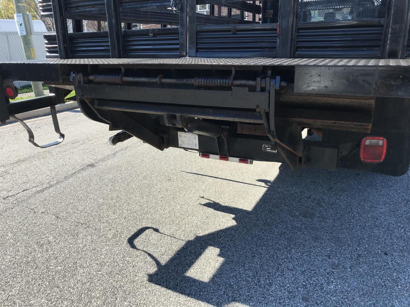 2011 White /Gray Ford F-450 SD Regular Cab DRW 2WD (1FDUF4GY7BE) with an 6.8L V10 SOHC 30V engine, Automatic transmission, located at 577 Chester Pike, Prospect Park, PA, 19076, (610) 237-1015, 39.886154, -75.302338 - 2011 Ford F450: Stake body bed, 8 feet wide 17 feet long cargo area, dually, power lift gate, SUPER CLEAN, runs LIKE NEW! - Photo#10