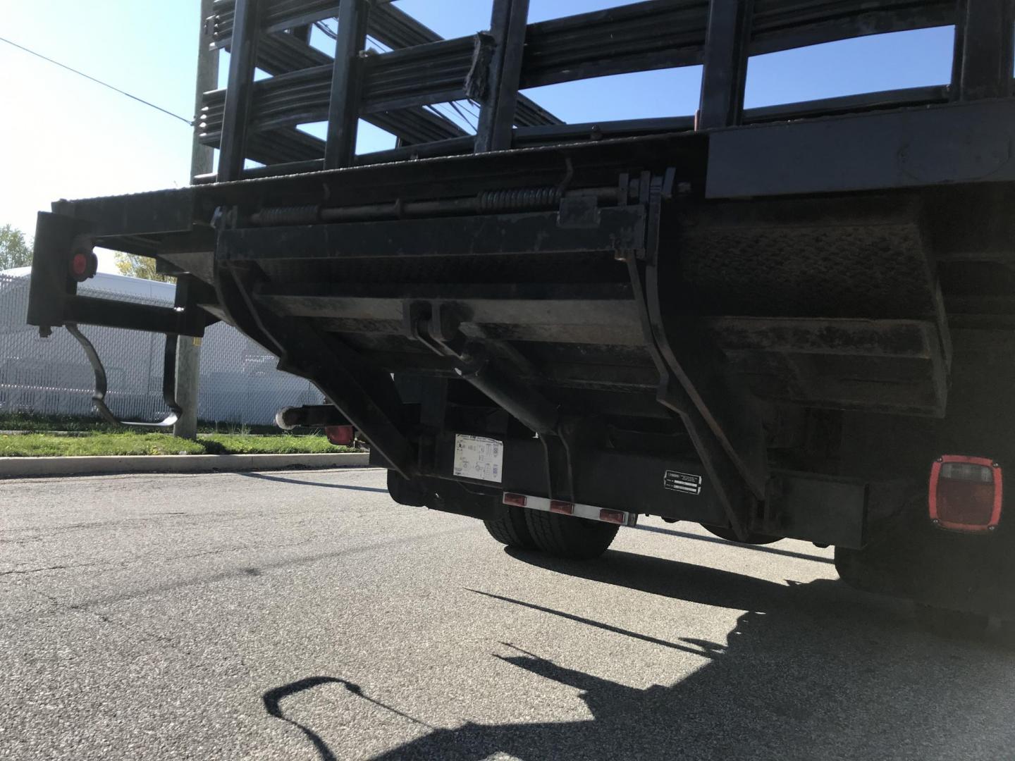 2011 White /Gray Ford F-450 SD Regular Cab DRW 2WD (1FDUF4GY7BE) with an 6.8L V10 SOHC 30V engine, Automatic transmission, located at 577 Chester Pike, Prospect Park, PA, 19076, (610) 237-1015, 39.886154, -75.302338 - 2011 Ford F450: Stake body bed, 8 feet wide 17 feet long cargo area, dually, power lift gate, SUPER CLEAN, runs LIKE NEW! - Photo#12