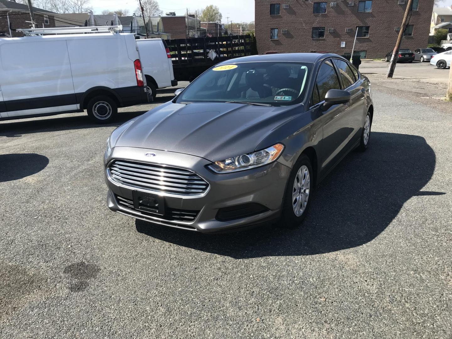 2014 Gray /Black Ford Fusion S (1FA6P0G78E5) with an 2.5L L4 DOHC 16V engine, Automatic transmission, located at 577 Chester Pike, Prospect Park, PA, 19076, (610) 237-1015, 39.886154, -75.302338 - 2014 Ford Fusion S: New PA inspection, great on gas, SUPER CLEAN, runs LIKE NEW! This vehicle comes inspected and has been given a bumper to bumper safety check. It is very clean, reliable, and well maintained. We offer a unique pay plan that is known for being the easiest and fastest financing o - Photo#2