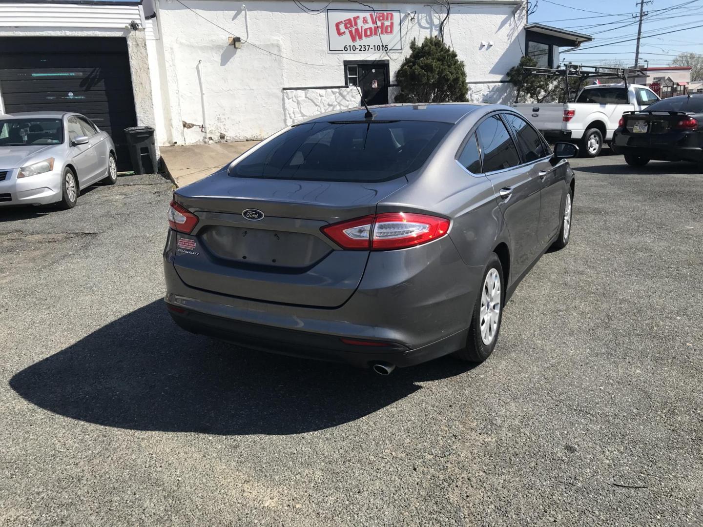 2014 Gray /Black Ford Fusion S (1FA6P0G78E5) with an 2.5L L4 DOHC 16V engine, Automatic transmission, located at 577 Chester Pike, Prospect Park, PA, 19076, (610) 237-1015, 39.886154, -75.302338 - 2014 Ford Fusion S: New PA inspection, great on gas, SUPER CLEAN, runs LIKE NEW! This vehicle comes inspected and has been given a bumper to bumper safety check. It is very clean, reliable, and well maintained. We offer a unique pay plan that is known for being the easiest and fastest financing o - Photo#4