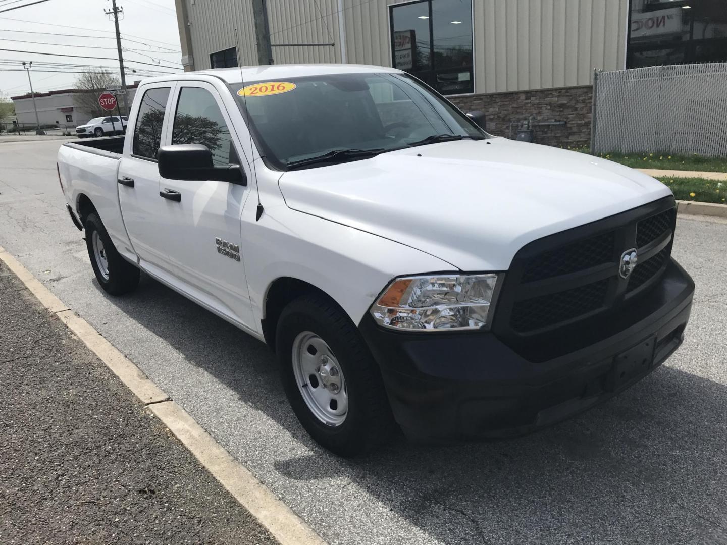 2016 White /Gray RAM 1500 Tradesman Quad Cab (1C6RR6FG2GS) with an 3.6L V6 DOHC 24V FFV engine, 6A transmission, located at 577 Chester Pike, Prospect Park, PA, 19076, (610) 237-1015, 39.886154, -75.302338 - 2016 Ram 1500 Tradesman: Quad Cab, backup camera, trailer hitch, new PA inspection, FLEET MAINTAINED, runs LIKE NEW! This vehicle comes inspected and has been given a bumper to bumper safety check. It is very clean, reliable, and well maintained. We offer a unique pay plan that is known for being - Photo#3