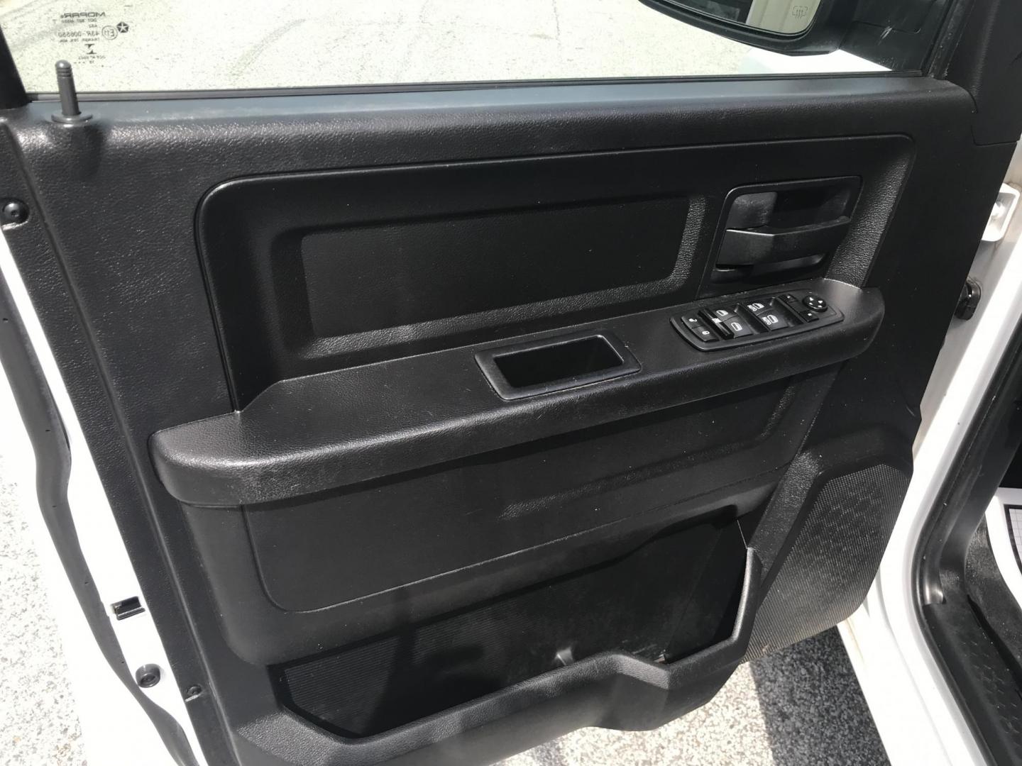 2016 White /Gray RAM 1500 Tradesman Quad Cab (1C6RR6FG2GS) with an 3.6L V6 DOHC 24V FFV engine, 6A transmission, located at 577 Chester Pike, Prospect Park, PA, 19076, (610) 237-1015, 39.886154, -75.302338 - 2016 Ram 1500 Tradesman: Quad Cab, backup camera, trailer hitch, new PA inspection, FLEET MAINTAINED, runs LIKE NEW! This vehicle comes inspected and has been given a bumper to bumper safety check. It is very clean, reliable, and well maintained. We offer a unique pay plan that is known for being - Photo#9