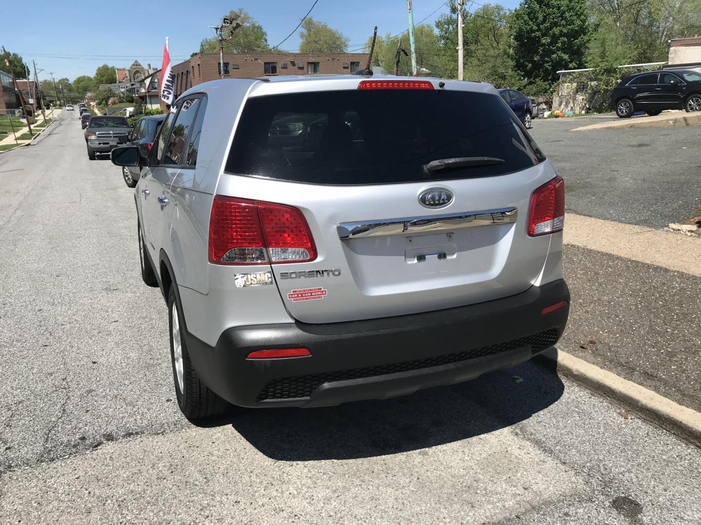 2013 Silver /Gray Kia Sorento LX (5XYKT3A15DG) with an 2.4L L4 DOHC 16V engine, 6-Speed Automatic transmission, located at 577 Chester Pike, Prospect Park, PA, 19076, (610) 237-1015, 39.886154, -75.302338 - Photo#5