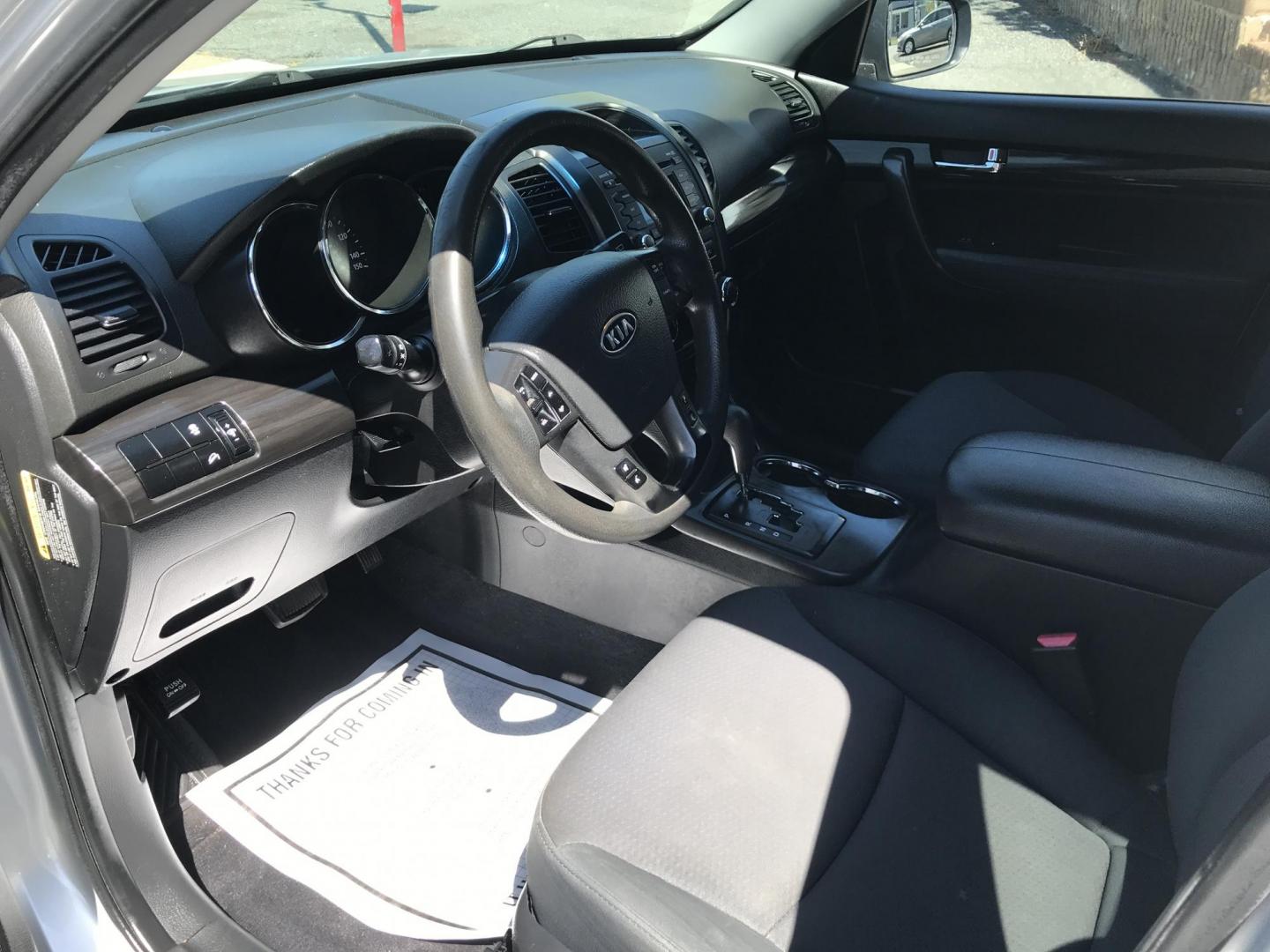 2013 Silver /Gray Kia Sorento LX (5XYKT3A15DG) with an 2.4L L4 DOHC 16V engine, 6-Speed Automatic transmission, located at 577 Chester Pike, Prospect Park, PA, 19076, (610) 237-1015, 39.886154, -75.302338 - Photo#7