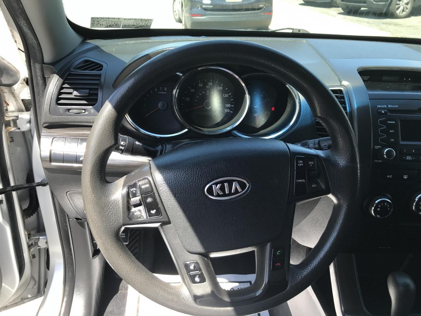 2013 Silver /Gray Kia Sorento LX (5XYKT3A15DG) with an 2.4L L4 DOHC 16V engine, 6-Speed Automatic transmission, located at 577 Chester Pike, Prospect Park, PA, 19076, (610) 237-1015, 39.886154, -75.302338 - Photo#11