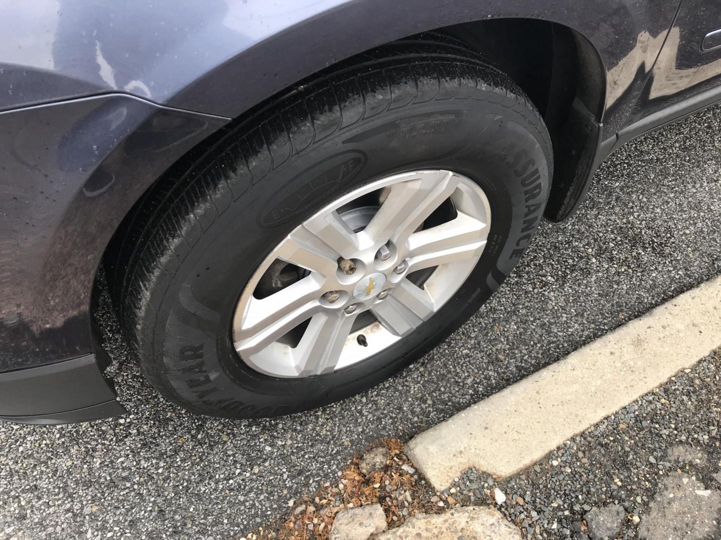 2014 Silver /Gray Chevrolet Traverse 2LT AWD (1GNKVHKD4EJ) with an 3.6L V6 DOHC 24V engine, 6-Speed Automatic transmission, located at 577 Chester Pike, Prospect Park, PA, 19076, (610) 237-1015, 39.886154, -75.302338 - 2014 Chevy Traverse LT: AWD, dual sunroofs, 3rd row, new PA inspection, SUPER CLEAN, runs LIKE NEW! This vehicle comes inspected and has been given a bumper to bumper safety check. It is very clean, reliable, and well maintained. We offer a unique pay plan that is known for being the easiest and - Photo#4