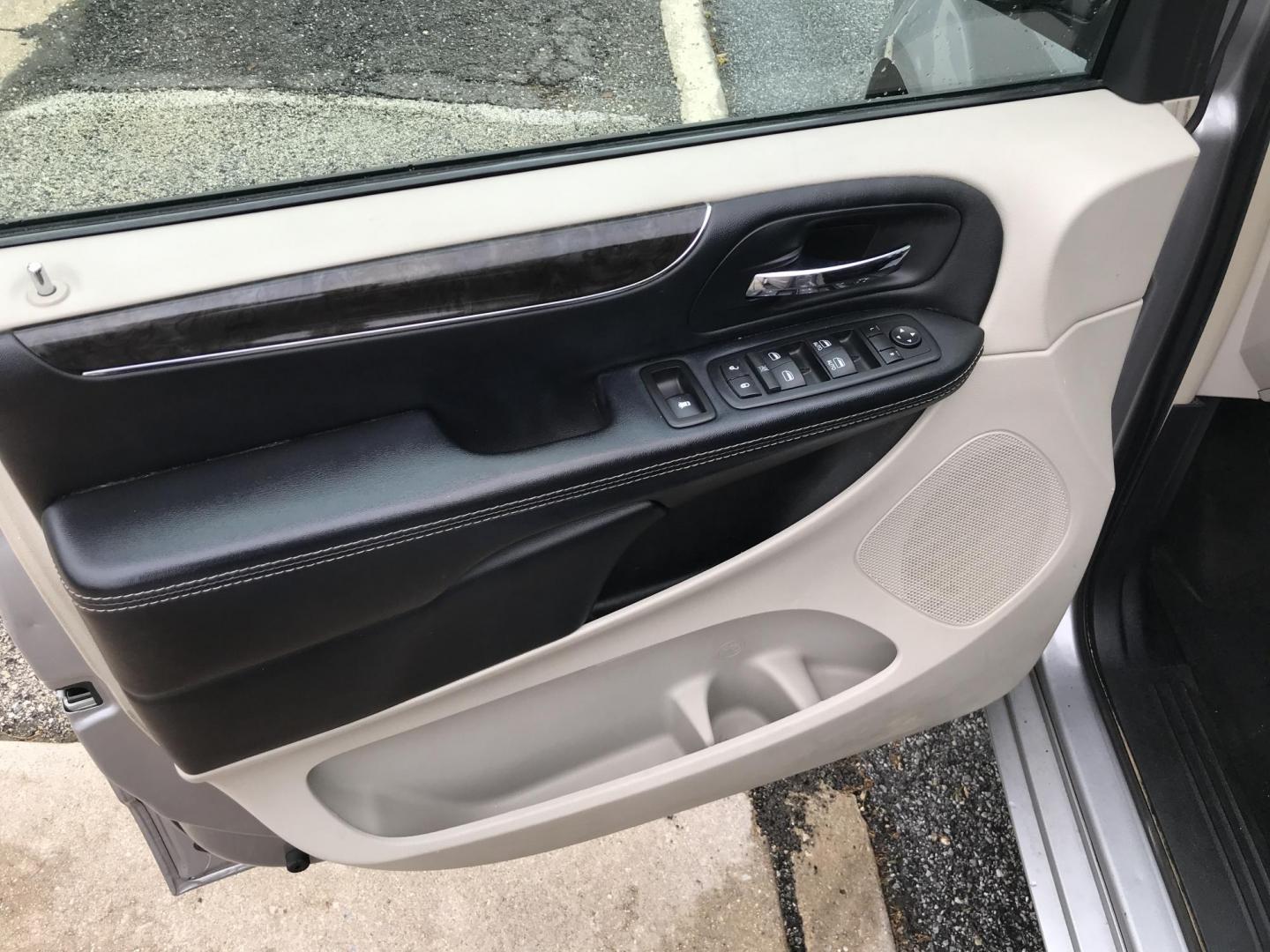 2016 Silver /Tan Chrysler Town & Country Touring (2C4RC1BG1GR) with an 3.6L V6 DOHC 24V engine, 6A transmission, located at 577 Chester Pike, Prospect Park, PA, 19076, (610) 237-1015, 39.886154, -75.302338 - 2016 Chrysler Town & Country Touring: DVD player, backup camera, stow and go seating, new PA inspection, SUPER CLEAN, runs LIKE NEW! This vehicle comes inspected and has been given a bumper to bumper safety check. It is very clean, reliable, and well maintained. We offer a unique pay plan that is - Photo#8