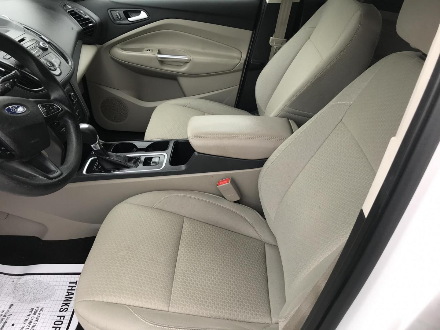 2017 White /Gray Ford Escape SE 4WD (1FMCU9GD6HU) with an 1.5L L4 DOHC 16V engine, 6A transmission, located at 577 Chester Pike, Prospect Park, PA, 19076, (610) 237-1015, 39.886154, -75.302338 - 2017 Ford Escape SE: 4x4, backup camera, new PA inspection, great on gas, SUPER CLEAN, runs LIKE NEW! This vehicle comes inspected and has been given a bumper to bumper safety check. It is very clean, reliable, and well maintained. We offer a unique pay plan that is known for being the easiest an - Photo#9