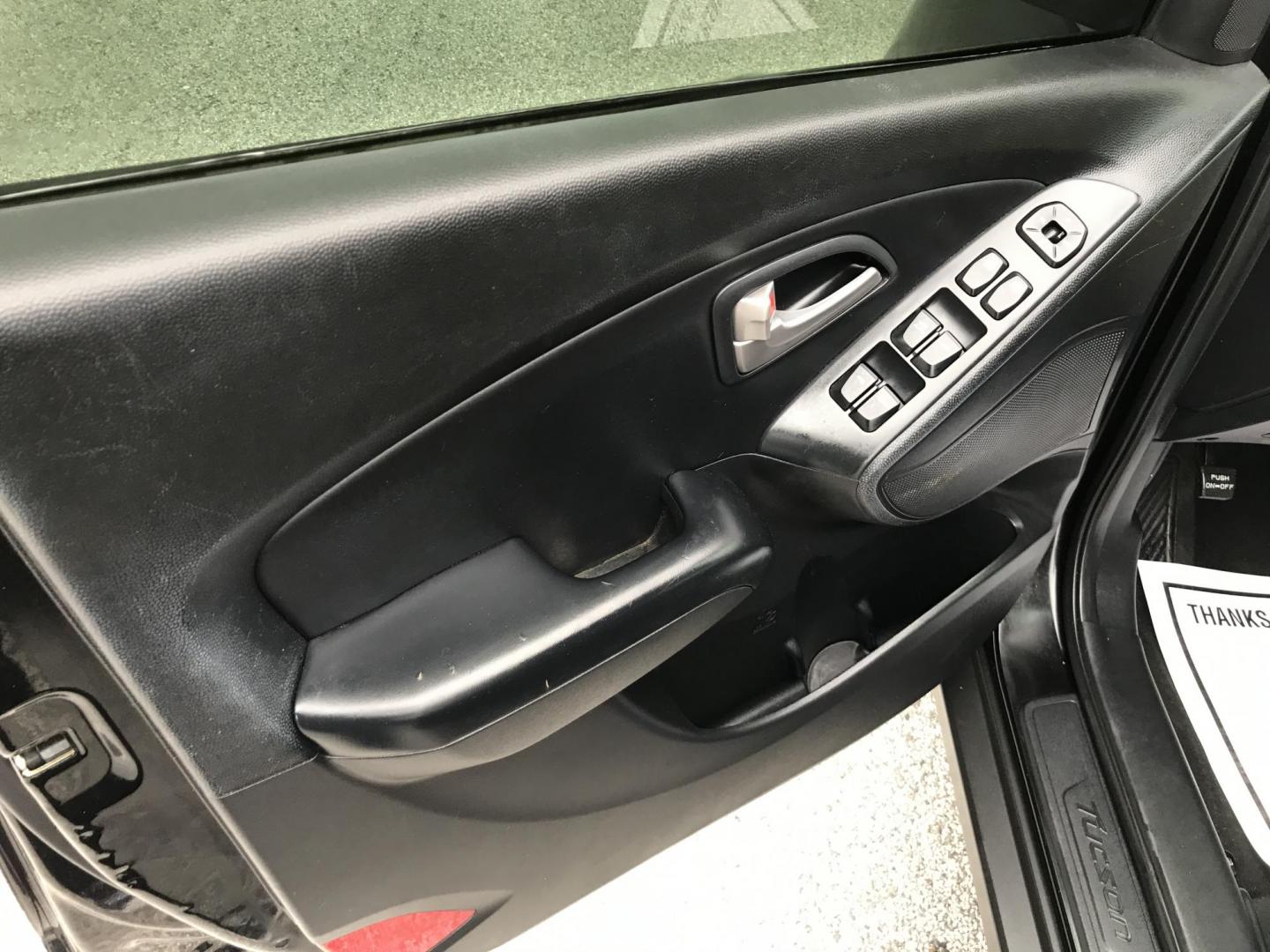 2012 Black /Gray Hyundai Tucson Limited (KM8JU3AC3CU) with an 2.4L L4 DOHC 16V engine, 6-Speed Automatic transmission, located at 577 Chester Pike, Prospect Park, PA, 19076, (610) 237-1015, 39.886154, -75.302338 - 2012 Hyundai Tucson LIMITED: Only 111k miles, new PA inspection, great on gas, SUPER CLEAN, runs LIKE NEW! This vehicle comes inspected and has been given a bumper to bumper safety check. It is very clean, reliable, and well maintained. We offer a unique pay plan that is known for being the easie - Photo#7