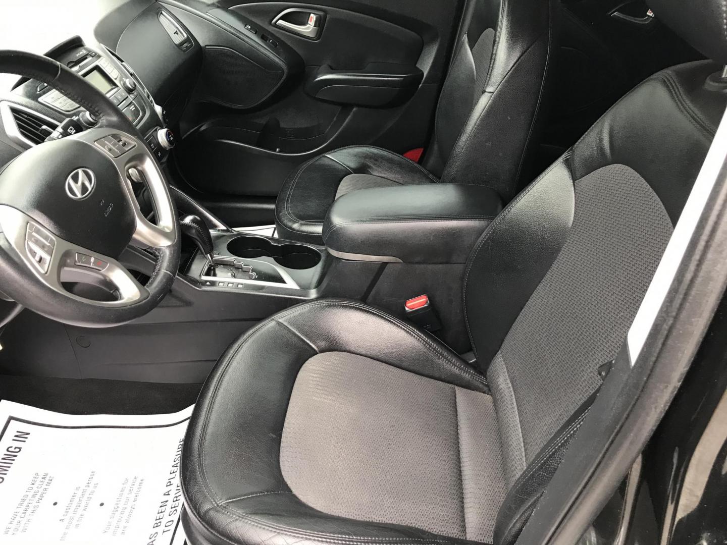 2012 Black /Gray Hyundai Tucson Limited (KM8JU3AC3CU) with an 2.4L L4 DOHC 16V engine, 6-Speed Automatic transmission, located at 577 Chester Pike, Prospect Park, PA, 19076, (610) 237-1015, 39.886154, -75.302338 - 2012 Hyundai Tucson LIMITED: Only 111k miles, new PA inspection, great on gas, SUPER CLEAN, runs LIKE NEW! This vehicle comes inspected and has been given a bumper to bumper safety check. It is very clean, reliable, and well maintained. We offer a unique pay plan that is known for being the easie - Photo#8