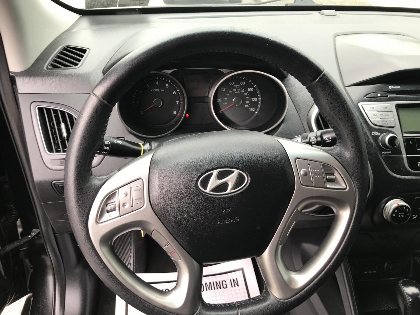2012 Black /Gray Hyundai Tucson Limited (KM8JU3AC3CU) with an 2.4L L4 DOHC 16V engine, 6-Speed Automatic transmission, located at 577 Chester Pike, Prospect Park, PA, 19076, (610) 237-1015, 39.886154, -75.302338 - 2012 Hyundai Tucson LIMITED: Only 111k miles, new PA inspection, great on gas, SUPER CLEAN, runs LIKE NEW! This vehicle comes inspected and has been given a bumper to bumper safety check. It is very clean, reliable, and well maintained. We offer a unique pay plan that is known for being the easie - Photo#10
