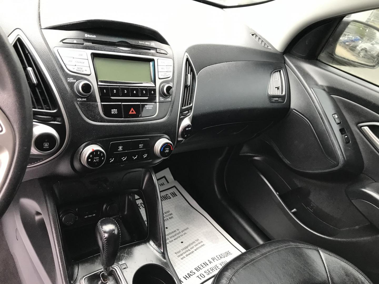 2012 Black /Gray Hyundai Tucson Limited (KM8JU3AC3CU) with an 2.4L L4 DOHC 16V engine, 6-Speed Automatic transmission, located at 577 Chester Pike, Prospect Park, PA, 19076, (610) 237-1015, 39.886154, -75.302338 - 2012 Hyundai Tucson LIMITED: Only 111k miles, new PA inspection, great on gas, SUPER CLEAN, runs LIKE NEW! This vehicle comes inspected and has been given a bumper to bumper safety check. It is very clean, reliable, and well maintained. We offer a unique pay plan that is known for being the easie - Photo#11