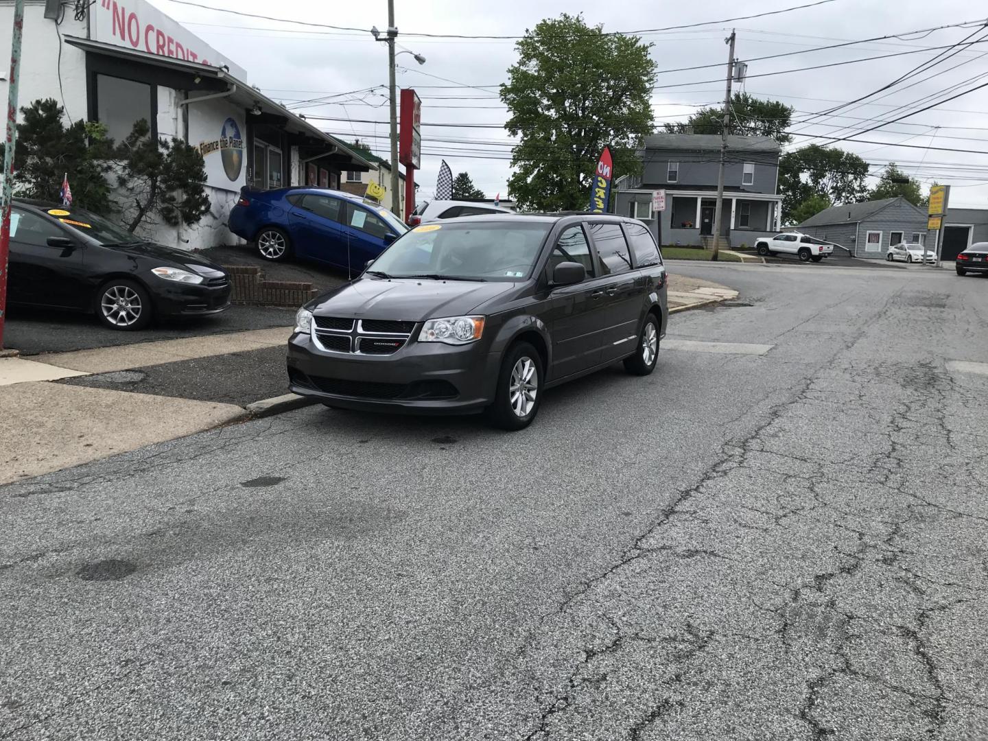 2016 Gray /Gray Dodge Grand Caravan SXT (2C4RDGCG4GR) with an 3.6L V6 DOHC 24V engine, 6A transmission, located at 577 Chester Pike, Prospect Park, PA, 19076, (610) 237-1015, 39.886154, -75.302338 - 2016 Dodge Grand Caravan SXT: Only 102k miles, stow and go seating, great for families, SUPER CLEAN, runs LIKE NEW! This vehicle comes inspected and has been given a bumper to bumper safety check. It is very clean, reliable, and well maintained. We offer a unique pay plan that is known for being - Photo#1