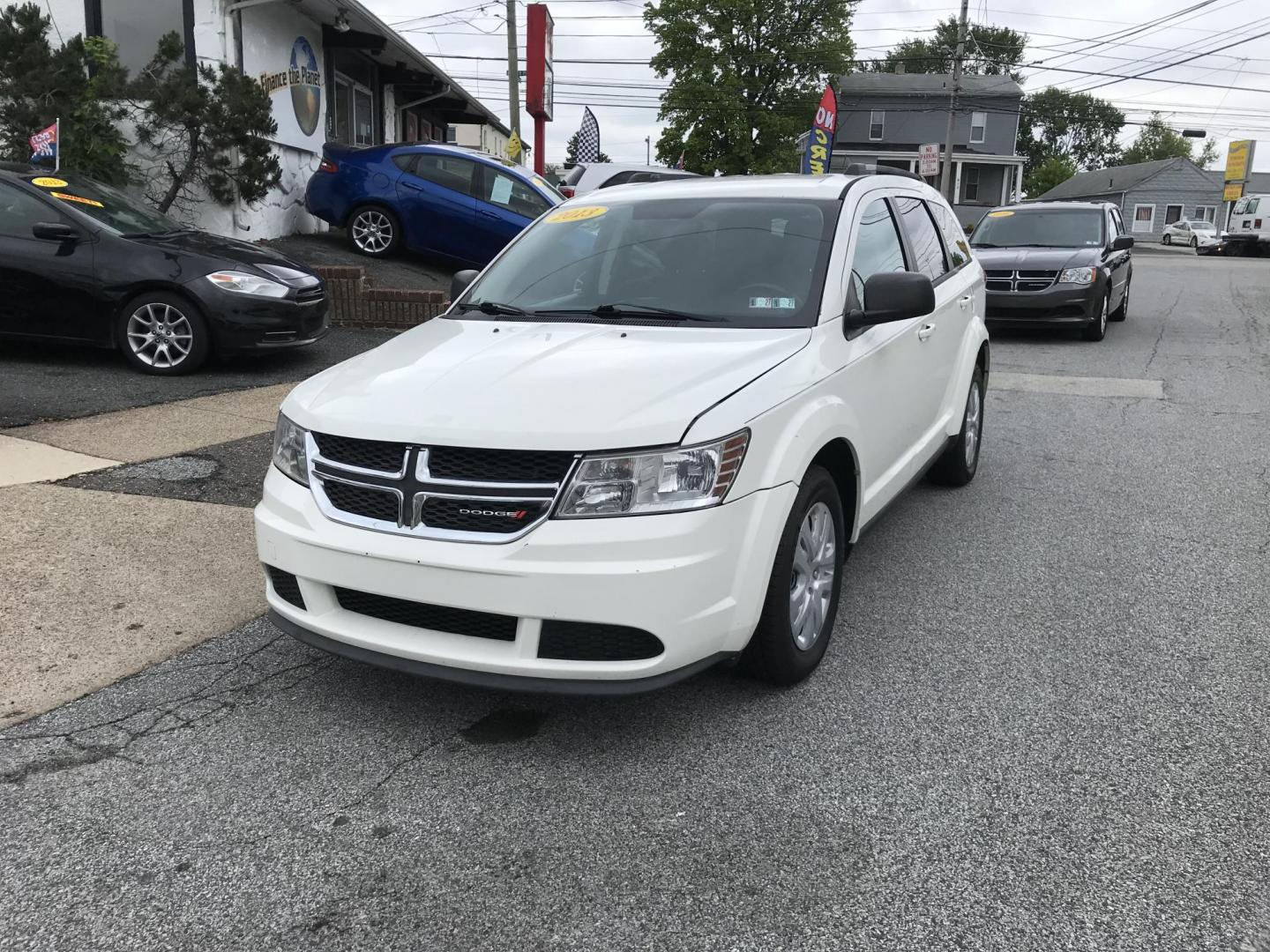 2013 White /Gray Dodge Journey SE (3C4PDCAB5DT) with an 2.4L L4 DOHC 16V engine, 4-Speed Automatic transmission, located at 577 Chester Pike, Prospect Park, PA, 19076, (610) 237-1015, 39.886154, -75.302338 - 2013 Dodge Journey: Only 114k miles, 3rd row seating, new PA inspection, RUNS LIKE NEW! This vehicle comes inspected and has been given a bumper to bumper safety check. It is very clean, reliable, and well maintained. We offer a unique pay plan that is known for being the easiest and fastest fina - Photo#2