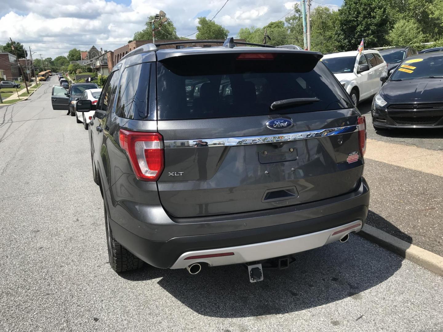 2016 Gray /Black Ford Explorer XLT 4WD (1FM5K8D80GG) with an 3.5L V6 DOHC 24V engine, 6-Speed Automatic transmission, located at 577 Chester Pike, Prospect Park, PA, 19076, (610) 237-1015, 39.886154, -75.302338 - 2016 Ford Explorer XLT: 3rd row seating, 4x4, backup camera, new PA inspection, SUPER CLEAN, runs LIKE NEW! This vehicle comes inspected and has been given a bumper to bumper safety check. It is very clean, reliable, and well maintained. We offer a unique pay plan that is known for being the easi - Photo#5