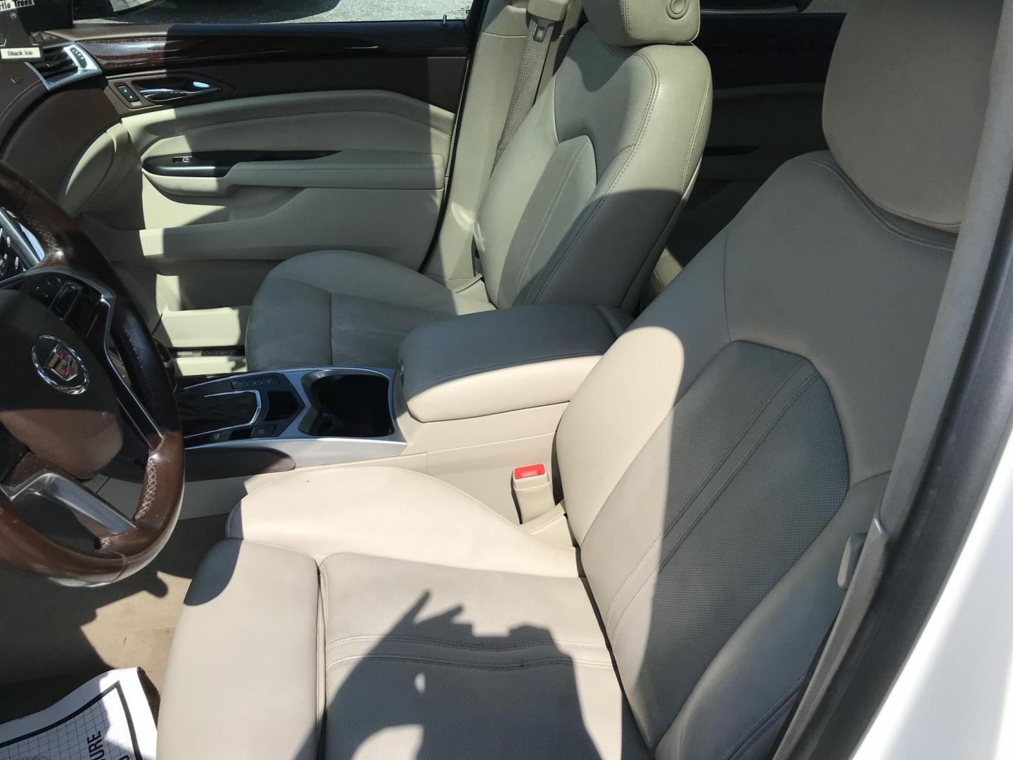 2016 White /Beige Cadillac SRX Premium Collection (3GYFNDE39GS) with an 3.6L V6 DOHC 24V FFV engine, 6A transmission, located at 577 Chester Pike, Prospect Park, PA, 19076, (610) 237-1015, 39.886154, -75.302338 - 2016 Cadillac SRX: Big sunroof, navigation system, backup camera, new PA inspection, SUPER CLEAN, runs LIKE NEW! This vehicle comes inspected and has been given a bumper to bumper safety check. It is very clean, reliable, and well maintained. We offer a unique pay plan that is known for being the - Photo#12