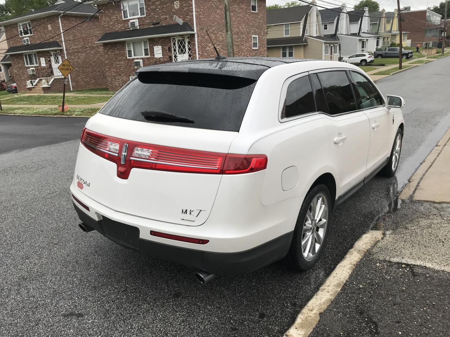 2012 White /Beige Lincoln MKT 3.5L with EcoBoost AWD (2LMHJ5AT6CB) with an 3.5L V6 DOHC 24V TURBO engine, 6-Speed Automatic transmission, located at 577 Chester Pike, Prospect Park, PA, 19076, (610) 237-1015, 39.886154, -75.302338 - 2012 Lincoln MKT: 3rd row seating, navigation system, backup camera, sunroof, AWD, new PA inspection, SUPER CLEAN, runs LIKE NEW! This vehicle comes inspected and has been given a bumper to bumper safety check. It is very clean, reliable, and well maintained. We offer a unique pay plan that is kn - Photo#4