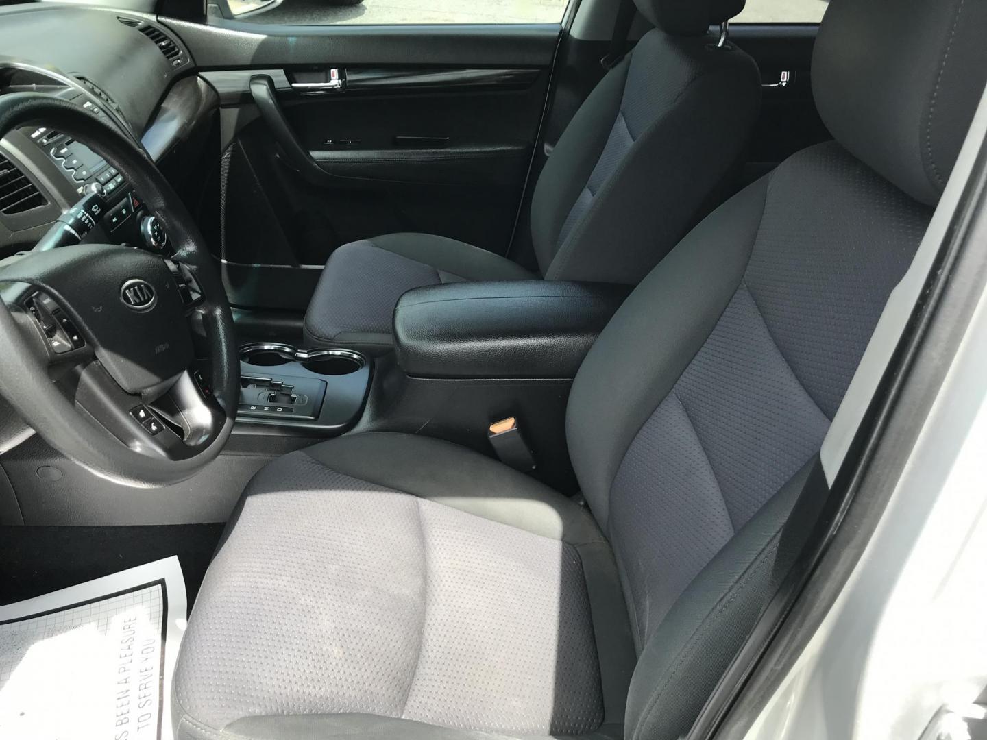 2011 Silver /Gray Kia Sorento LX 4WD (5XYKTCA18BG) with an 2.4L L4 DOHC 16V engine, 6-Speed Automatic transmission, located at 577 Chester Pike, Prospect Park, PA, 19076, (610) 237-1015, 39.886154, -75.302338 - 2011 Kia Sorento LX: Only 77k miles, 4x4, backup camera, new PA inspection, SUPER CLEAN, runs LIKE NEW! This vehicle comes inspected and has been given a bumper to bumper safety check. It is very clean, reliable, and well maintained. We offer a unique pay plan that is known for being the easiest - Photo#9