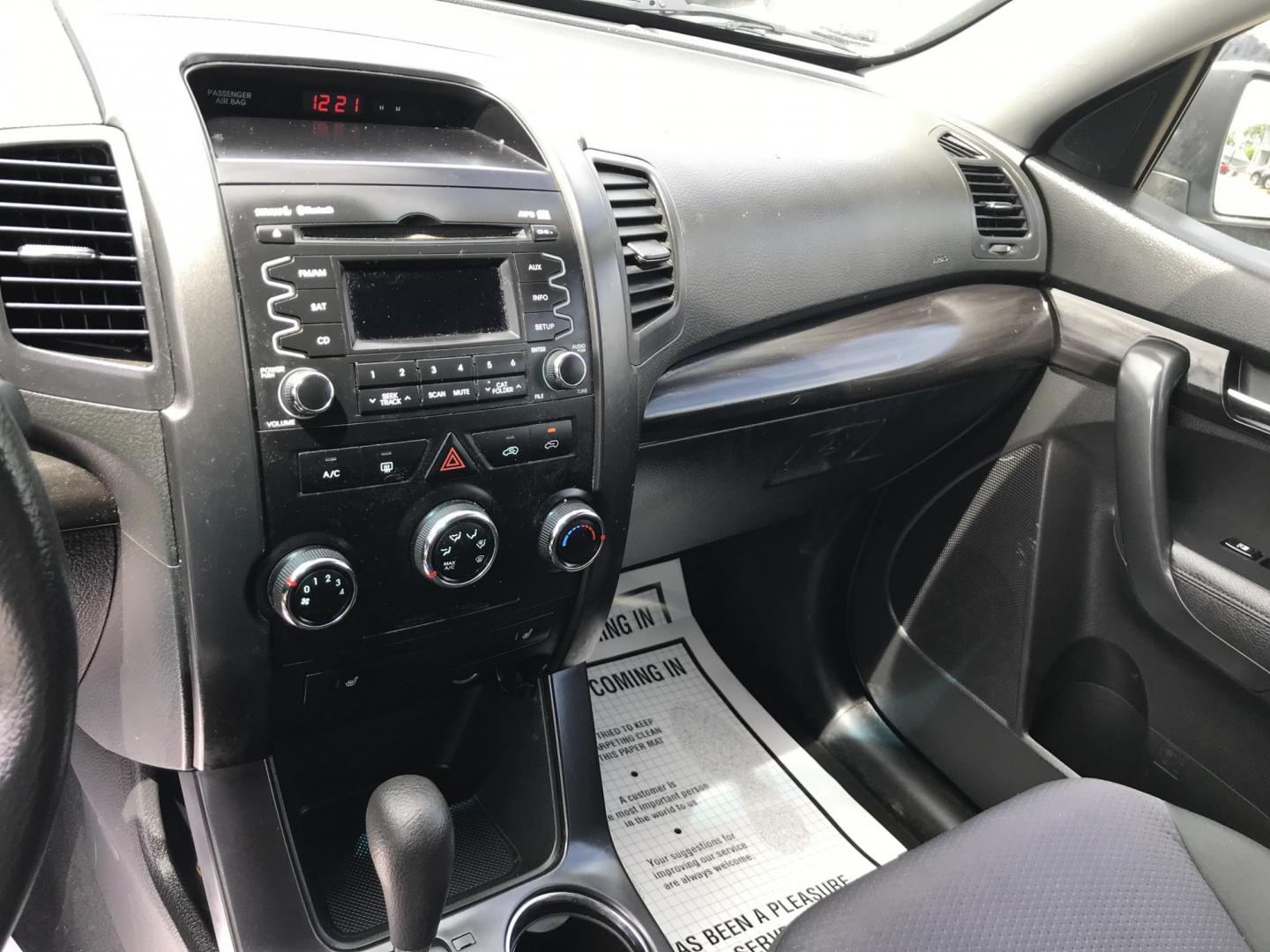 2011 Silver /Gray Kia Sorento LX 4WD (5XYKTCA18BG) with an 2.4L L4 DOHC 16V engine, 6-Speed Automatic transmission, located at 577 Chester Pike, Prospect Park, PA, 19076, (610) 237-1015, 39.886154, -75.302338 - 2011 Kia Sorento LX: Only 77k miles, 4x4, backup camera, new PA inspection, SUPER CLEAN, runs LIKE NEW! This vehicle comes inspected and has been given a bumper to bumper safety check. It is very clean, reliable, and well maintained. We offer a unique pay plan that is known for being the easiest - Photo#13