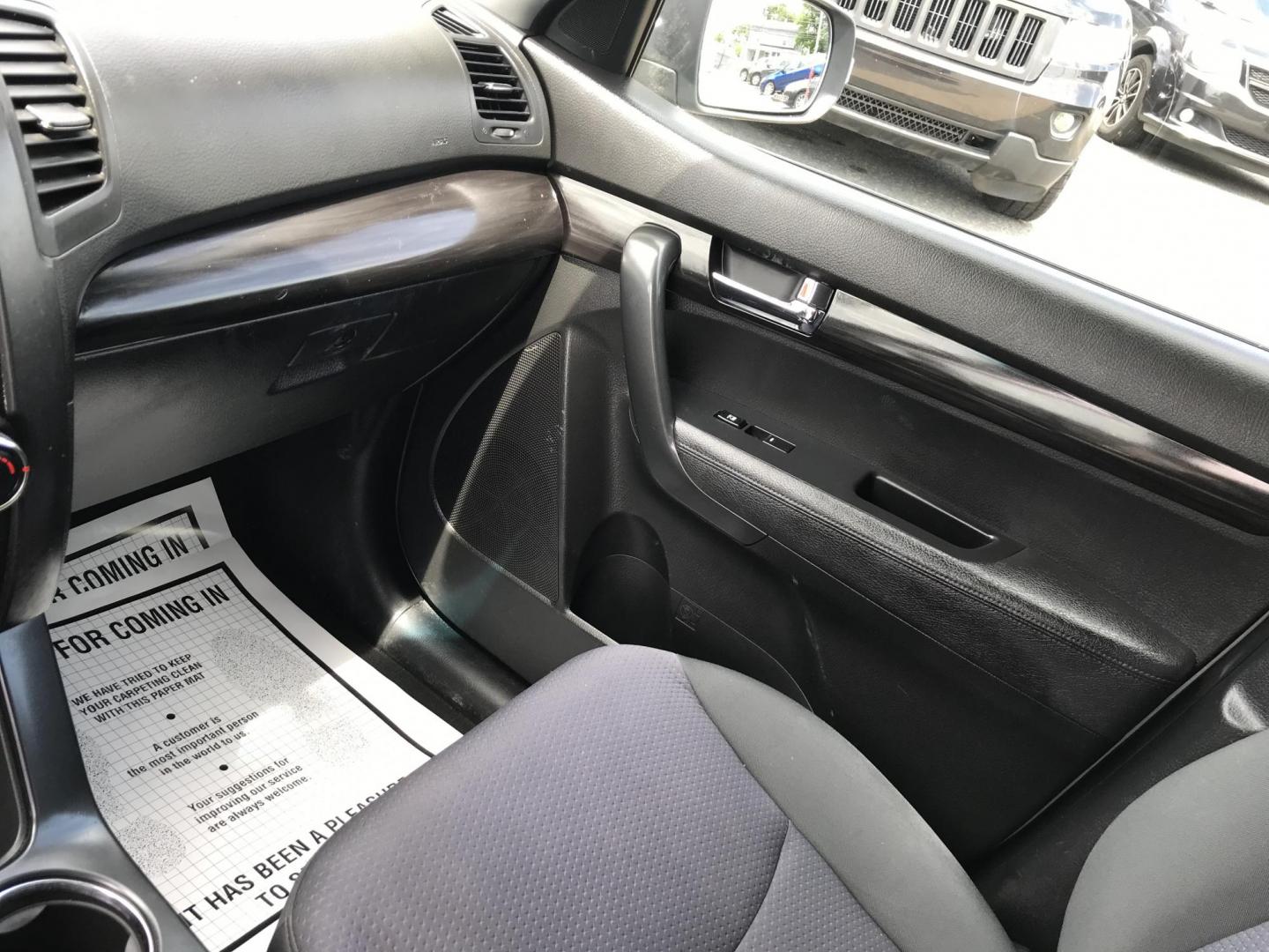 2011 Silver /Gray Kia Sorento LX 4WD (5XYKTCA18BG) with an 2.4L L4 DOHC 16V engine, 6-Speed Automatic transmission, located at 577 Chester Pike, Prospect Park, PA, 19076, (610) 237-1015, 39.886154, -75.302338 - 2011 Kia Sorento LX: Only 77k miles, 4x4, backup camera, new PA inspection, SUPER CLEAN, runs LIKE NEW! This vehicle comes inspected and has been given a bumper to bumper safety check. It is very clean, reliable, and well maintained. We offer a unique pay plan that is known for being the easiest - Photo#14