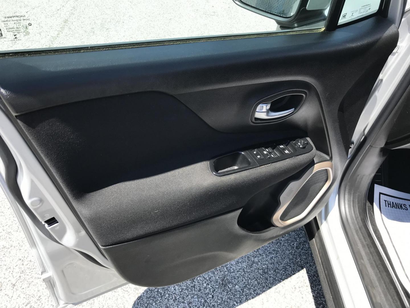 2016 Silver /Black Jeep Renegade Latitude 4WD (ZACCJBBTXGP) with an 2.4L L4 DOHC 16V engine, 6M transmission, located at 577 Chester Pike, Prospect Park, PA, 19076, (610) 237-1015, 39.886154, -75.302338 - 2016 Jeep Renegade Latitude: Only 105k miles, backup camera, great on gas, new PA inspection, SUPER CLEAN, runs LIKE NEW! This vehicle comes inspected and has been given a bumper to bumper safety check. It is very clean, reliable, and well maintained. We offer a unique pay plan that is known for - Photo#9