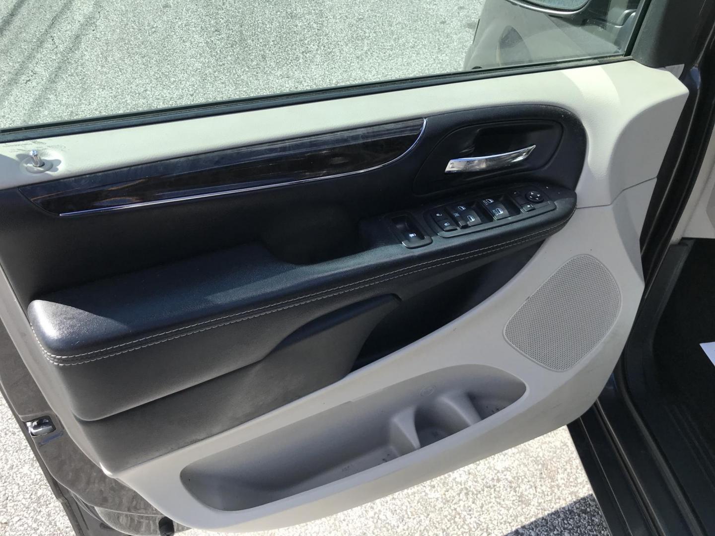 2016 Gray /Black Chrysler Town & Country Touring-L (2C4RC1CG6GR) with an 3.6L V6 DOHC 24V engine, 6A transmission, located at 577 Chester Pike, Prospect Park, PA, 19076, (610) 237-1015, 39.886154, -75.302338 - 2016 Chrysler Town & Country L: Only 127k miles, backup camera, DVD player, Stow and Go Seating, new PA inspection, runs LIKE NEW! This vehicle comes inspected and has been given a bumper to bumper safety check. It is very clean, reliable, and well maintained. We offer a unique pay plan that is k - Photo#8