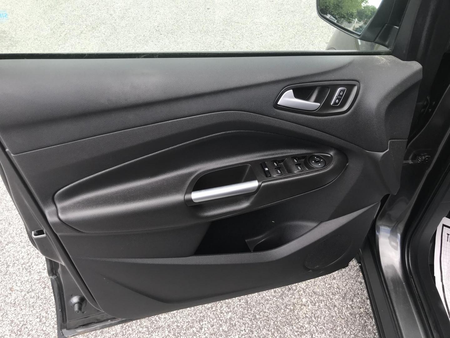 2016 Gray /Gray Ford Escape SE (1FMCU0GX3GU) with an 1.6L L4 DOHC 16V engine, 6-Speed Automatic transmission, located at 577 Chester Pike, Prospect Park, PA, 19076, (610) 237-1015, 39.886154, -75.302338 - 2016 Ford Escape SE: Only 108k miles, new PA inspection, backup camera, SUPER CLEAN, runs LIKE NEW! This vehicle comes inspected and has been given a bumper to bumper safety check. It is very clean, reliable, and well maintained. We offer a unique pay plan that is known for being the easiest and- Photo#8