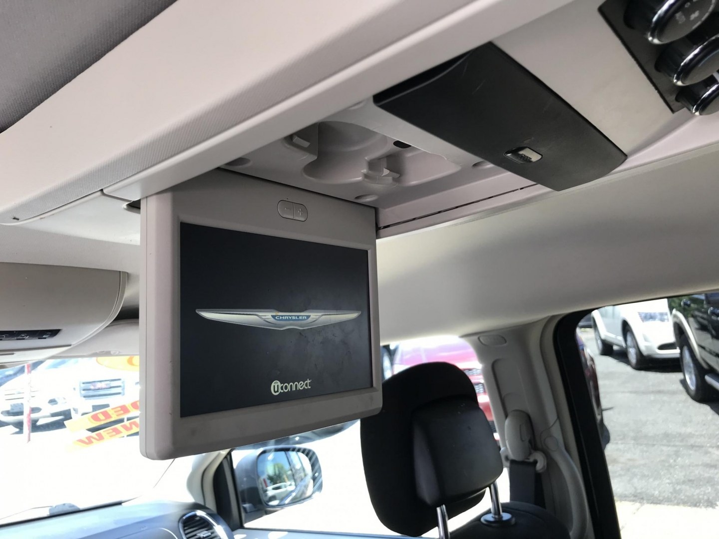 2016 Black /Black Chrysler Town & Country Touring (2C4RC1BG1GR) with an 3.6L V6 DOHC 24V engine, 6A transmission, located at 577 Chester Pike, Prospect Park, PA, 19076, (610) 237-1015, 39.886154, -75.302338 - 2016 Chrylser Town & Country New PA Inspection. Example Financing: • $3000 Down • $100 Weekly • $200 Bi-Weekly We finance our own vehicles. We do not obtain or review traditional consumer credit reports. Financing decisions are based on verified income, ability to repay, and our in-hous- Photo#19