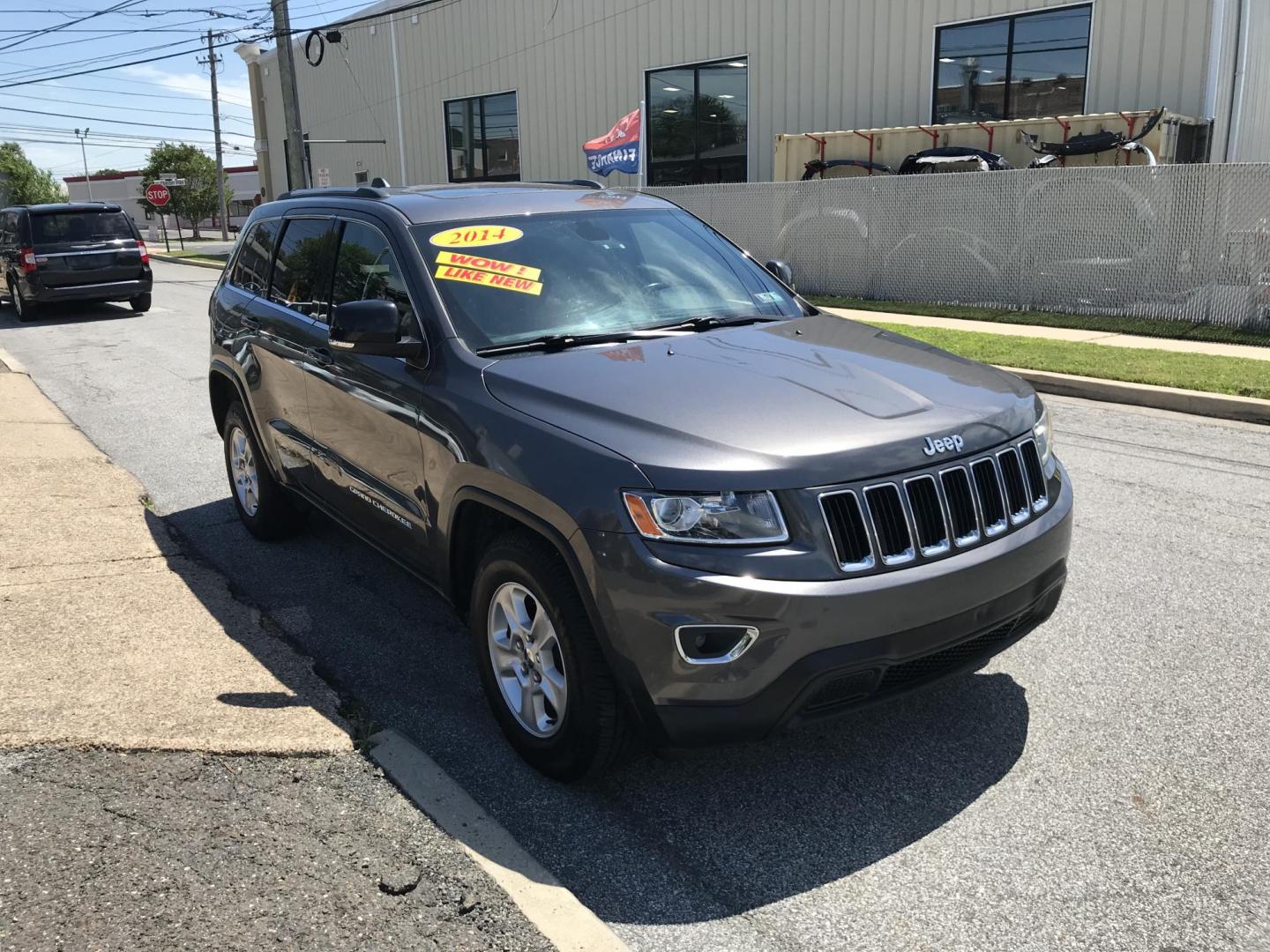 2014 Gray /Black Jeep Grand Cherokee Laredo 4WD (1C4RJFAG5EC) with an 3.6L V6 DOHC 24V engine, 5-Speed Automatic transmission, located at 577 Chester Pike, Prospect Park, PA, 19076, (610) 237-1015, 39.886154, -75.302338 - 2014 Jeep Grand Cherokee Sunroof • New PA Inspection. Example Financing: • $3,500 Down • $100 Weekly • $200 Bi-Weekly We finance our own vehicles. We do not obtain or review traditional consumer credit reports. Financing decisions are based on verified income, ability to repay, and our- Photo#3