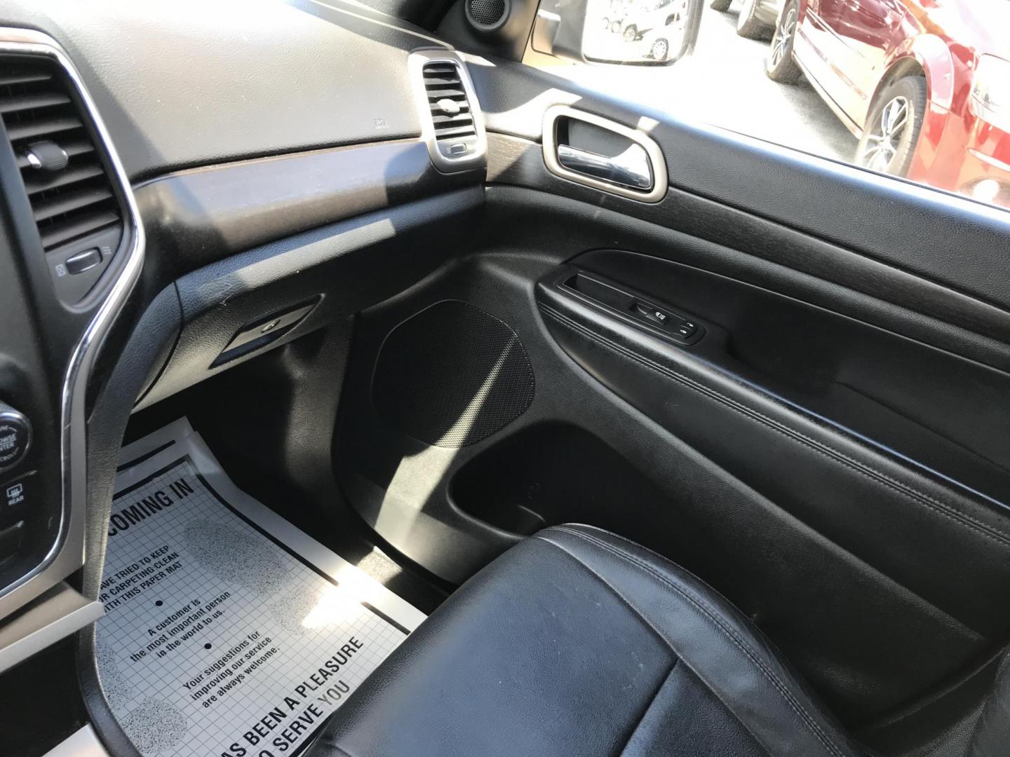2014 Gray /Black Jeep Grand Cherokee Laredo 4WD (1C4RJFAG5EC) with an 3.6L V6 DOHC 24V engine, 5-Speed Automatic transmission, located at 577 Chester Pike, Prospect Park, PA, 19076, (610) 237-1015, 39.886154, -75.302338 - 2014 Jeep Grand Cherokee Sunroof • New PA Inspection. Example Financing: • $3,500 Down • $100 Weekly • $200 Bi-Weekly We finance our own vehicles. We do not obtain or review traditional consumer credit reports. Financing decisions are based on verified income, ability to repay, and our- Photo#14