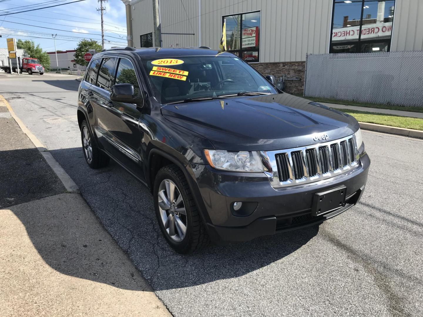 2013 Gray /Black Jeep Grand Cherokee Laredo 4WD (1C4RJFAG6DC) with an 3.6L V6 DOHC 24V engine, 5-Speed Automatic transmission, located at 577 Chester Pike, Prospect Park, PA, 19076, (610) 237-1015, 39.886154, -75.302338 - 2013 Jeep Grand Cherokee Laredo: Backup camera, new PA inspection, SUPER CLEAN, runs LIKE NEW! This vehicle comes inspected and has been given a bumper to bumper safety check. It is very clean, reliable, and well maintained. We offer a unique pay plan that is known for being the easiest and faste- Photo#3
