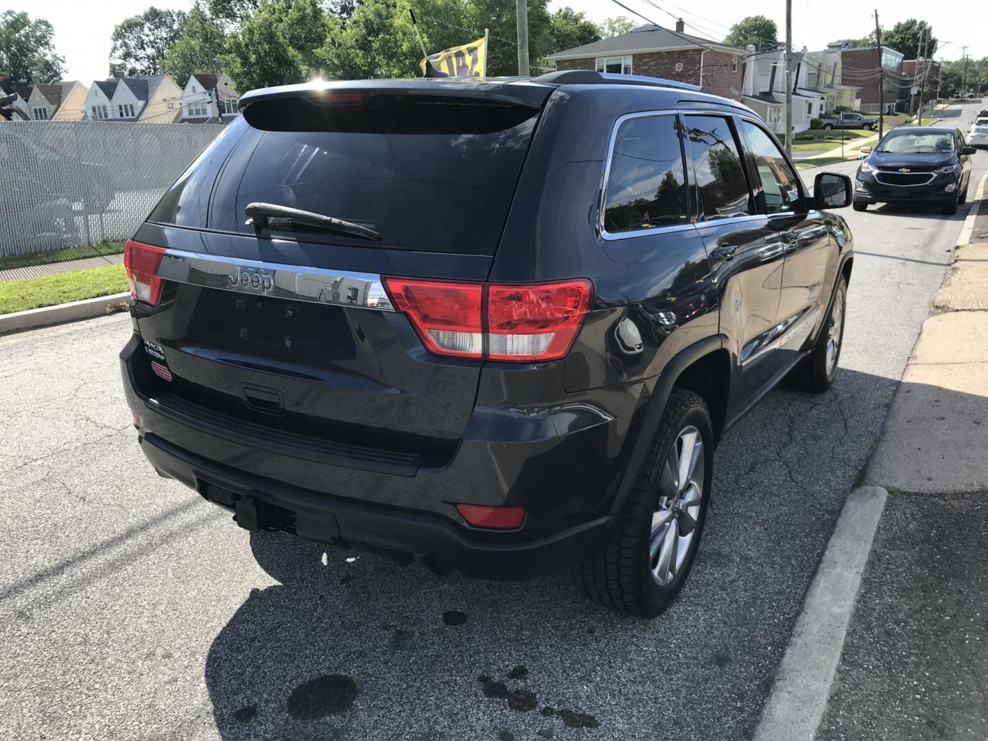 2013 Gray /Black Jeep Grand Cherokee Laredo 4WD (1C4RJFAG6DC) with an 3.6L V6 DOHC 24V engine, 5-Speed Automatic transmission, located at 577 Chester Pike, Prospect Park, PA, 19076, (610) 237-1015, 39.886154, -75.302338 - 2013 Jeep Grand Cherokee Laredo: Backup camera, new PA inspection, SUPER CLEAN, runs LIKE NEW! This vehicle comes inspected and has been given a bumper to bumper safety check. It is very clean, reliable, and well maintained. We offer a unique pay plan that is known for being the easiest and faste- Photo#4