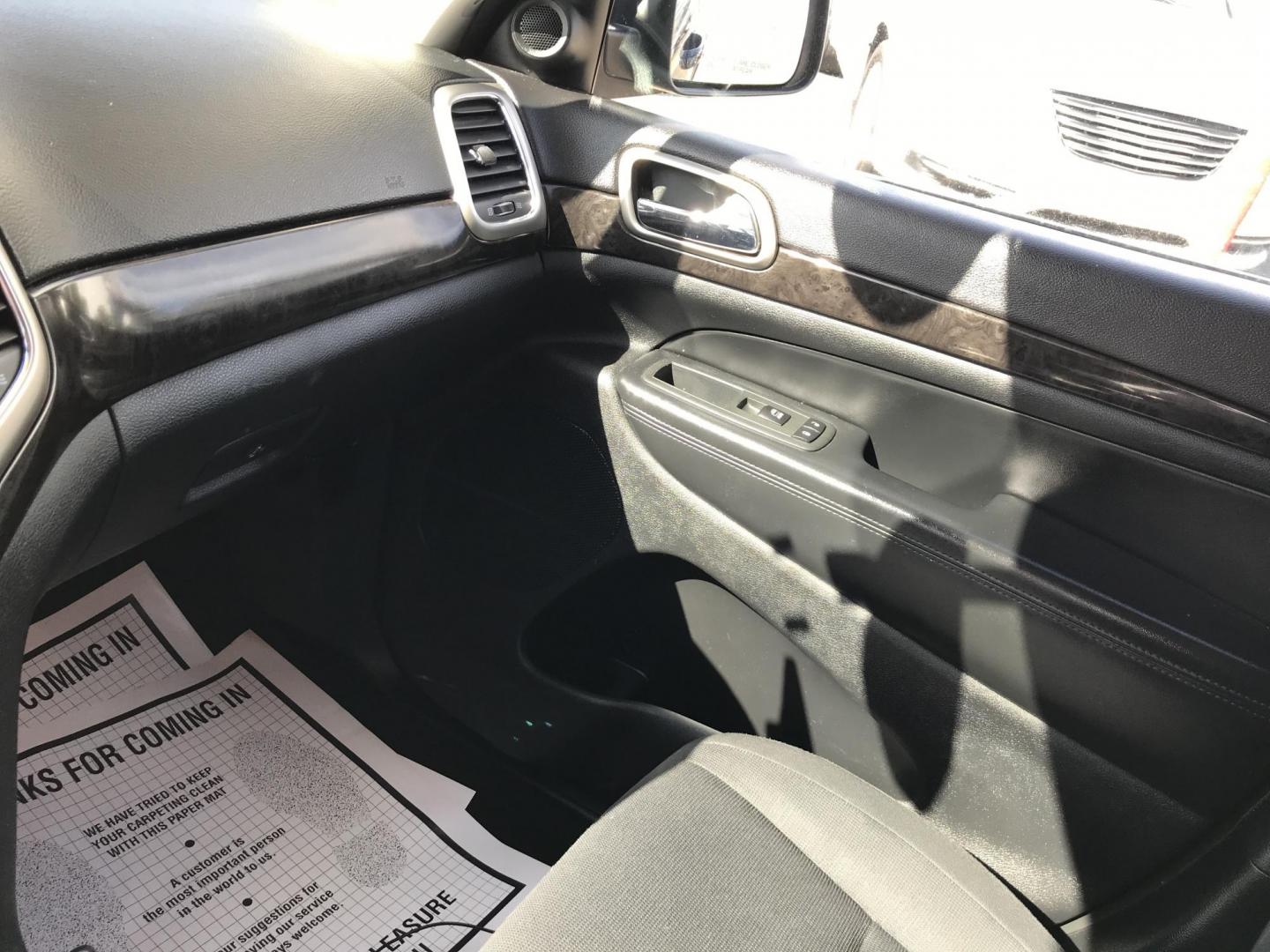 2013 Gray /Black Jeep Grand Cherokee Laredo 4WD (1C4RJFAG6DC) with an 3.6L V6 DOHC 24V engine, 5-Speed Automatic transmission, located at 577 Chester Pike, Prospect Park, PA, 19076, (610) 237-1015, 39.886154, -75.302338 - 2013 Jeep Grand Cherokee Laredo: Backup camera, new PA inspection, SUPER CLEAN, runs LIKE NEW! This vehicle comes inspected and has been given a bumper to bumper safety check. It is very clean, reliable, and well maintained. We offer a unique pay plan that is known for being the easiest and faste- Photo#15
