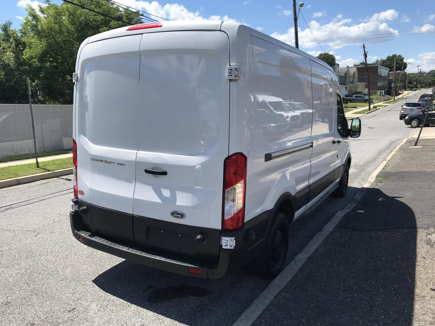 2015 White /Gray Ford Transit 250 Van Medium Roof w/Sliding Pass. 148-in. WB (1FTNR2CM6FK) with an 3.7L V6 DOHC 24V engine, 6-Speed Automatic transmission, located at 577 Chester Pike, Prospect Park, PA, 19076, (610) 237-1015, 39.886154, -75.302338 - 2015 Ford Transit 250 Medium Roof FLEET MAINTAINED • New PA Inspection. Example Financing: • $5,500 Down • $125 Weekly • $250 Bi-Weekly We finance our own vehicles. We do not obtain or review traditional consumer credit reports. Financing decisions are based on verified income, ability- Photo#4