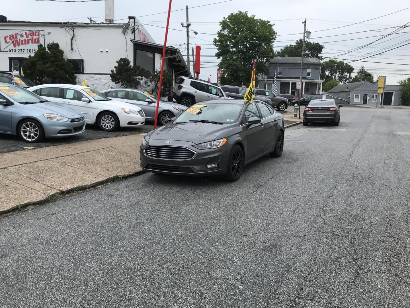 2019 Gray /Beige Ford Fusion SE (3FA6P0HD7KR) with an 1.5L L4 DOHC 16V engine, 6A transmission, located at 577 Chester Pike, Prospect Park, PA, 19076, (610) 237-1015, 39.886154, -75.302338 - 2019 Ford Fusion: Navigation system, backup camera, great on gas, new PA inspection, runs LIKE NEW! This vehicle comes inspected and has been given a bumper to bumper safety check. It is very clean, reliable, and well maintained. We offer a unique pay plan that is known for being the easiest and - Photo#1